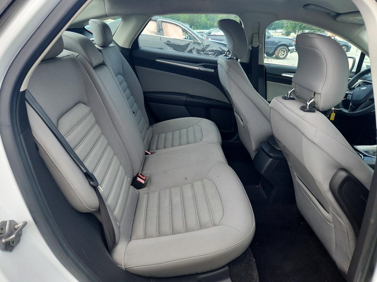 2014 Ford Fusion S White vin: 1FA6P0G77E5387901