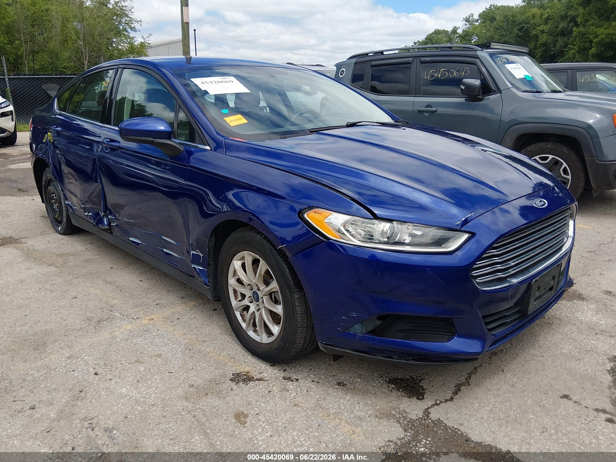2015 Ford Fusion S Синий vin: 1FA6P0G77F5102177