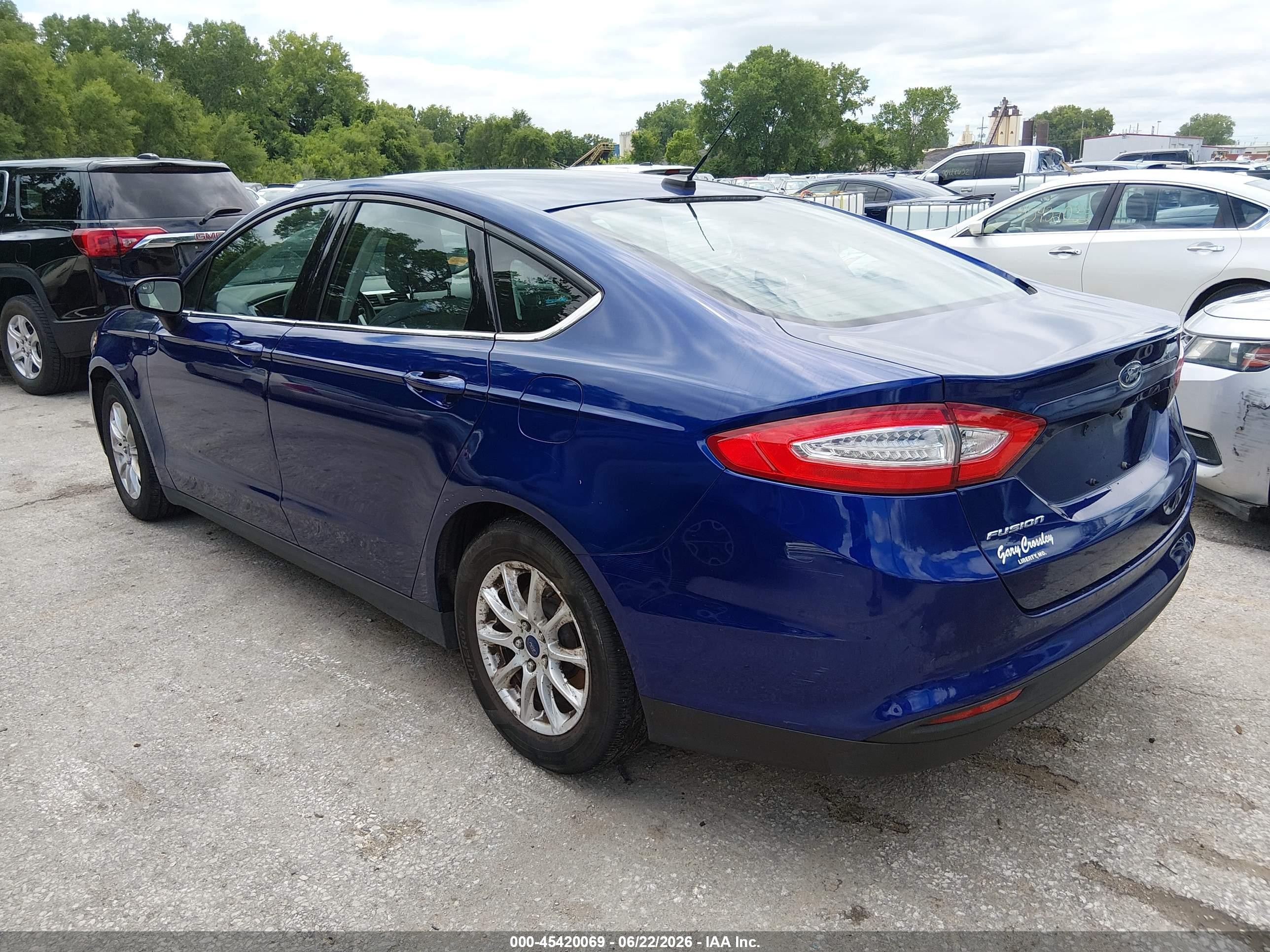 2015 Ford Fusion S Синий vin: 1FA6P0G77F5102177