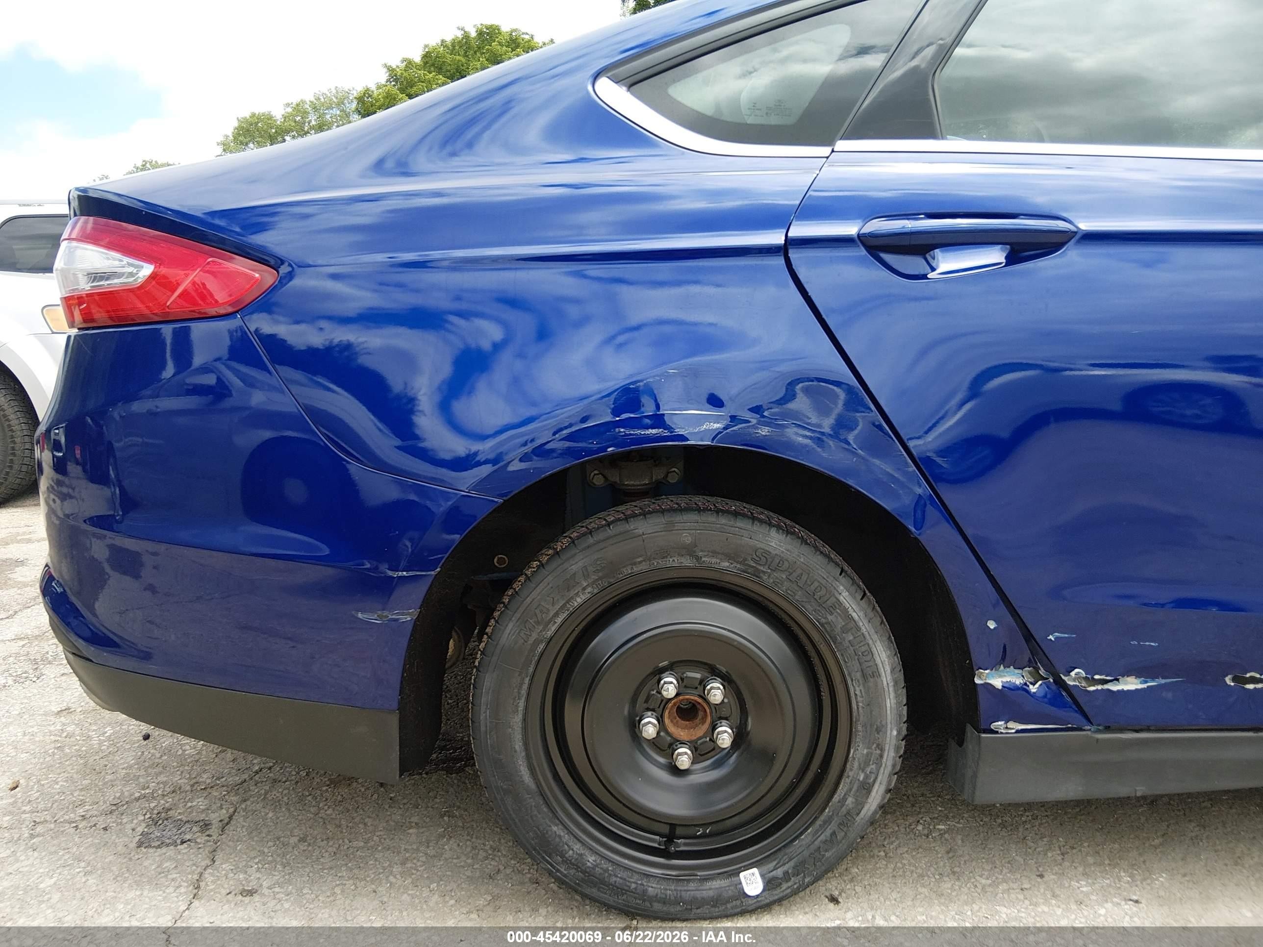 2015 Ford Fusion S Синий vin: 1FA6P0G77F5102177