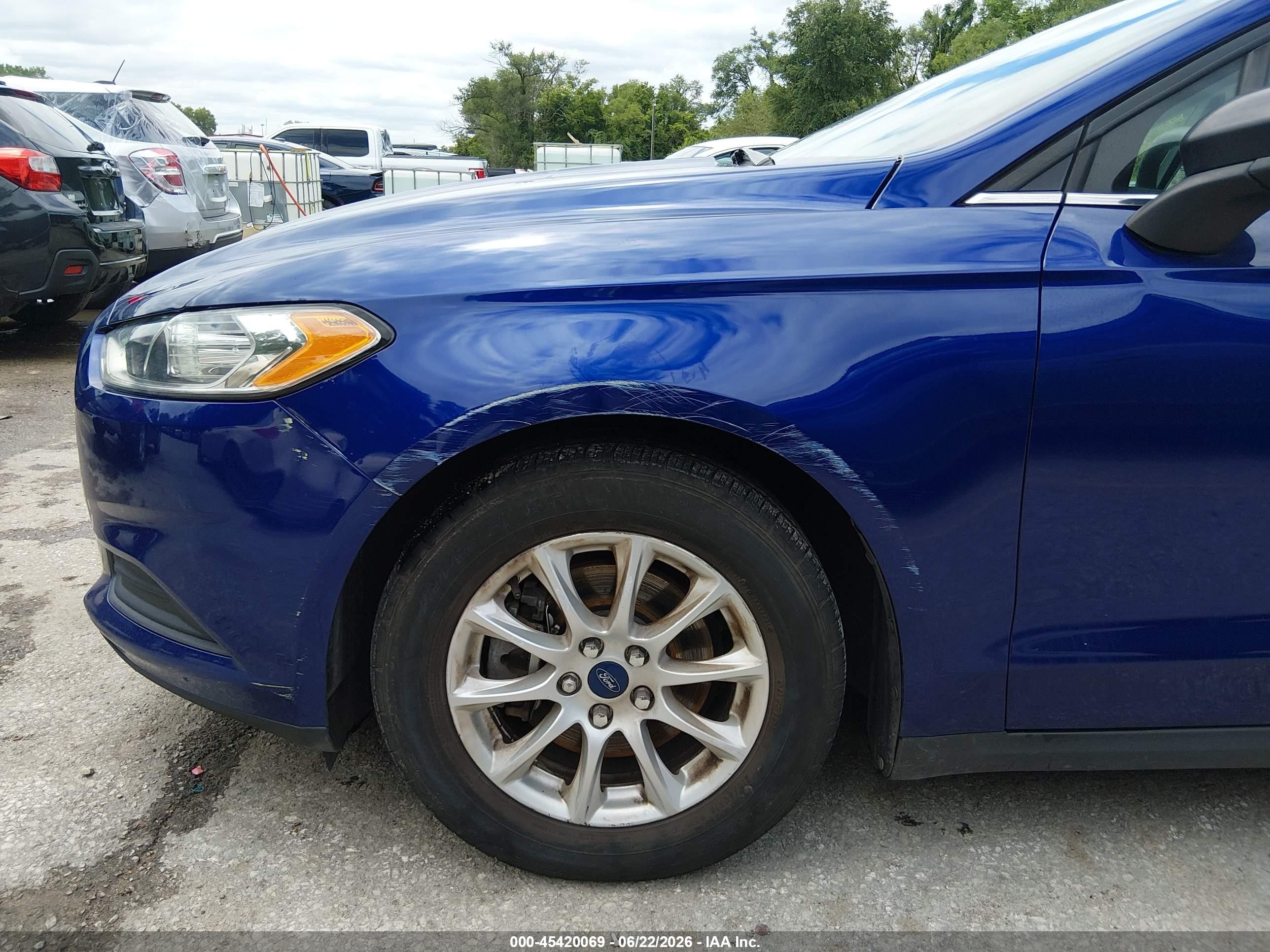 2015 Ford Fusion S Синий vin: 1FA6P0G77F5102177
