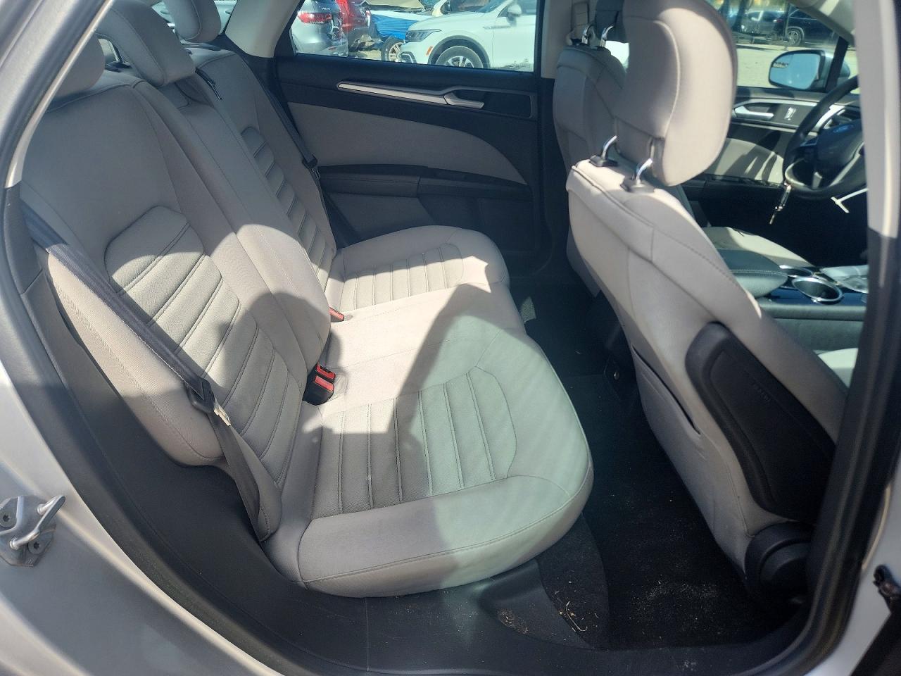 2014 Ford Fusion S Silver vin: 1FA6P0G78E5355457