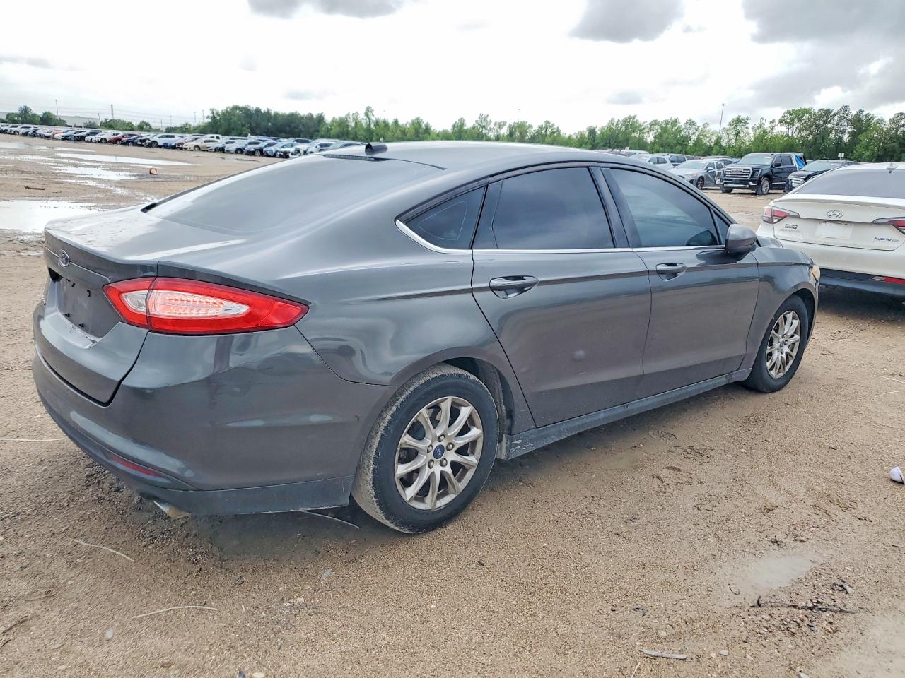 2015 Ford Fusion S Серый vin: 1FA6P0G7XF5128904