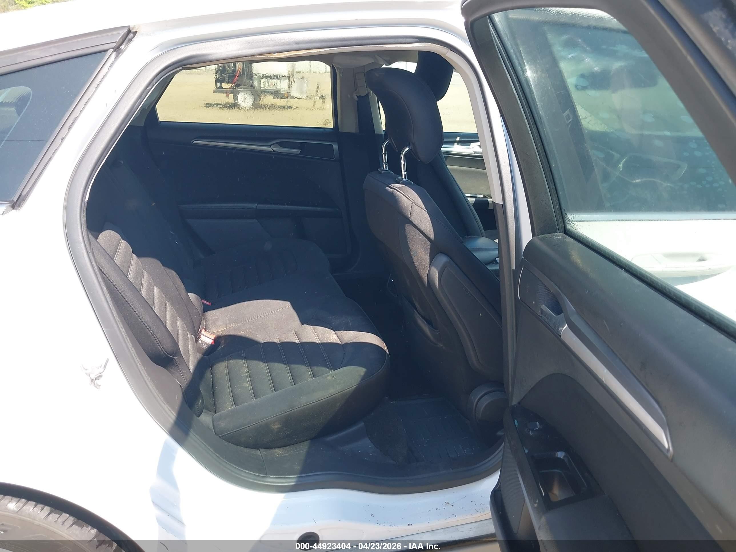 2014 Ford Fusion Se White vin: 1FA6P0H71E5406408