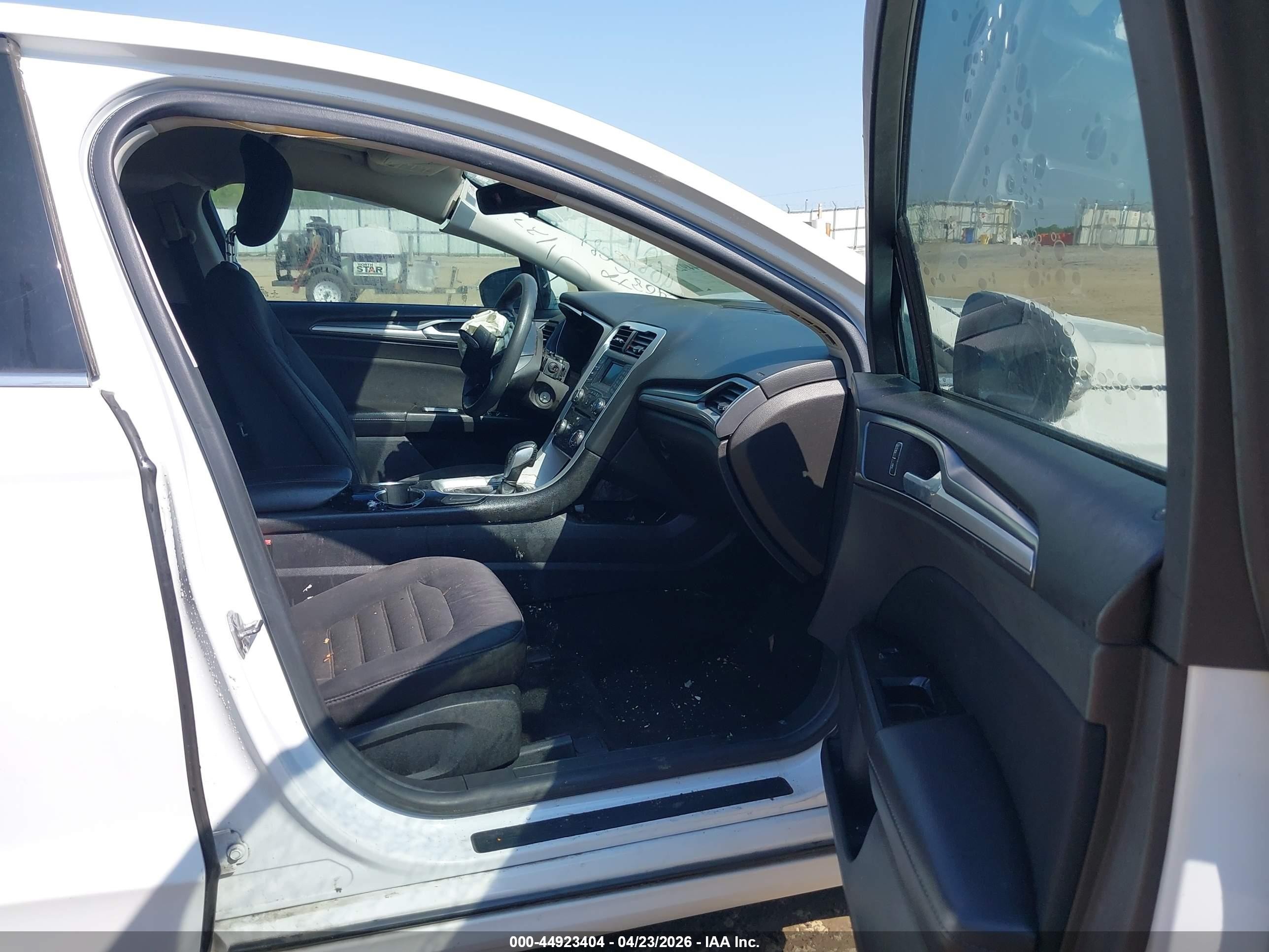 2014 Ford Fusion Se White vin: 1FA6P0H71E5406408