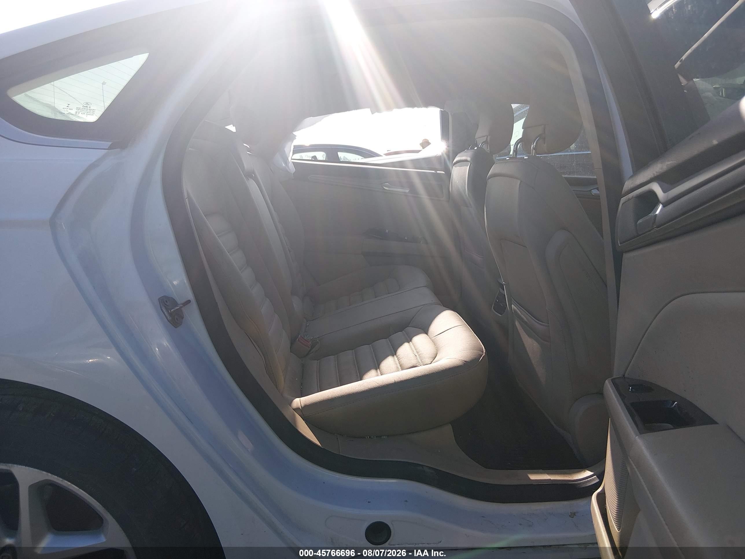 2015 Ford Fusion Se White vin: 1FA6P0H71F5102819