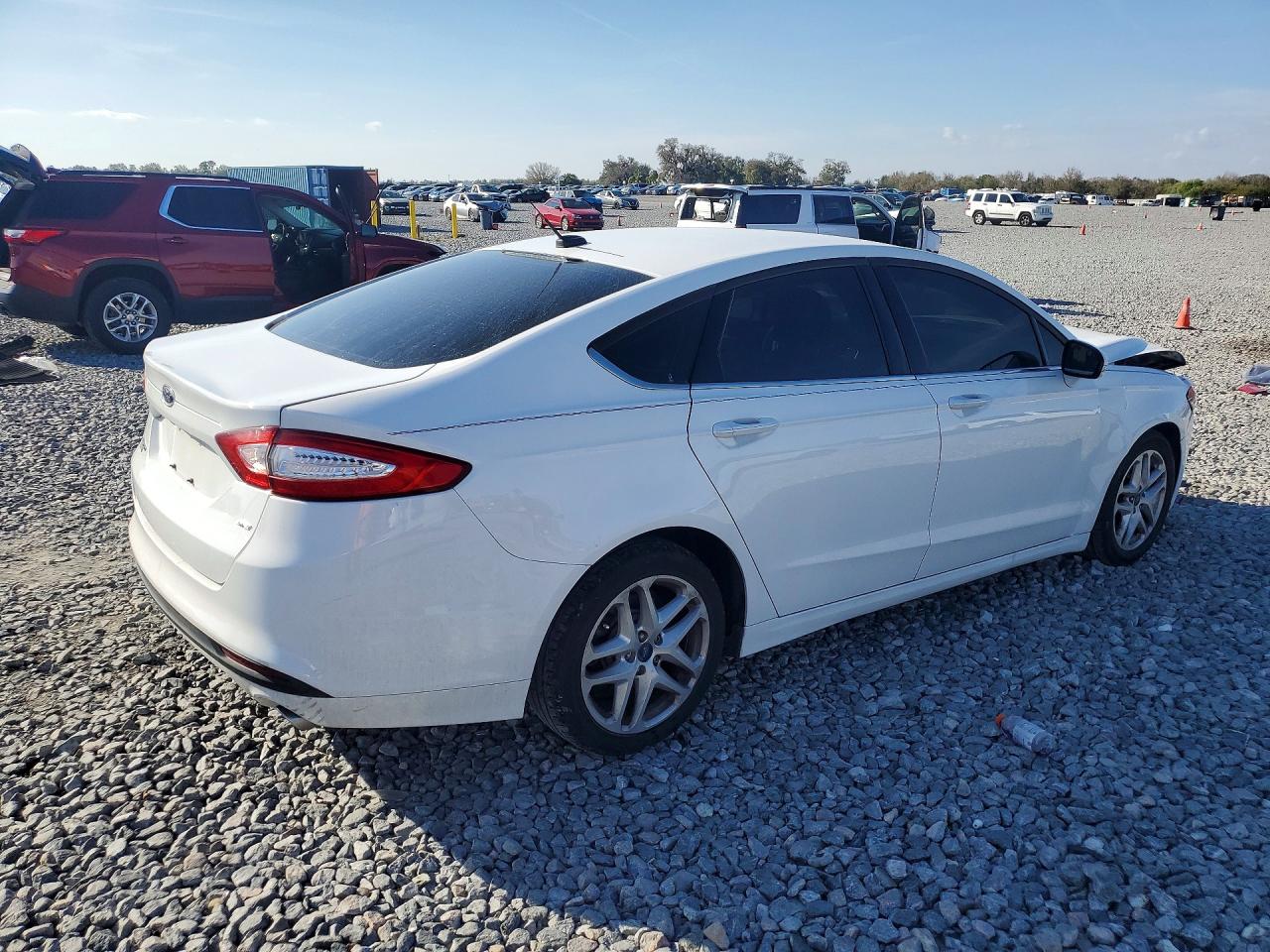 2015 Ford Fusion Se Белый vin: 1FA6P0H71F5115442
