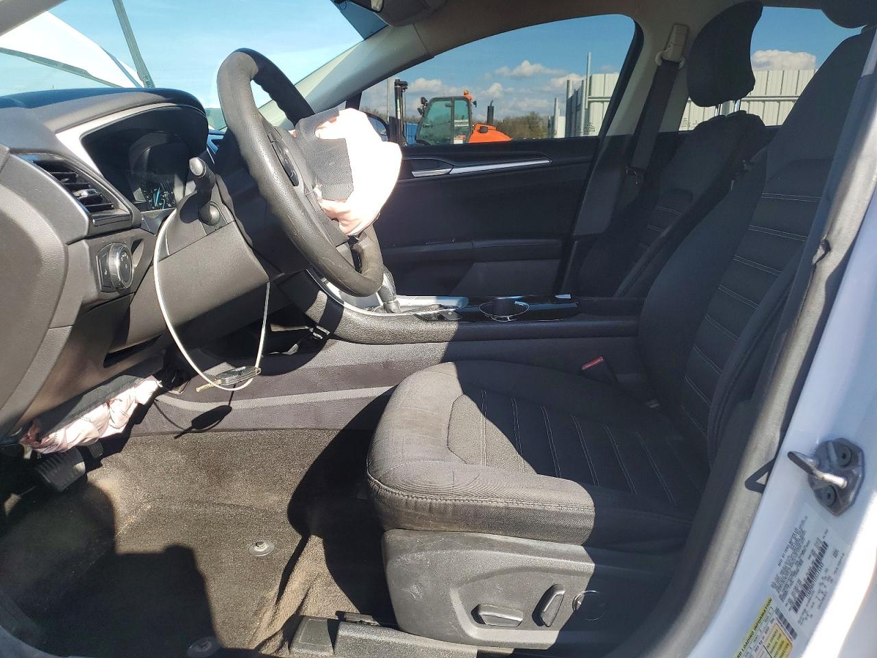 2015 Ford Fusion Se Белый vin: 1FA6P0H71F5115442