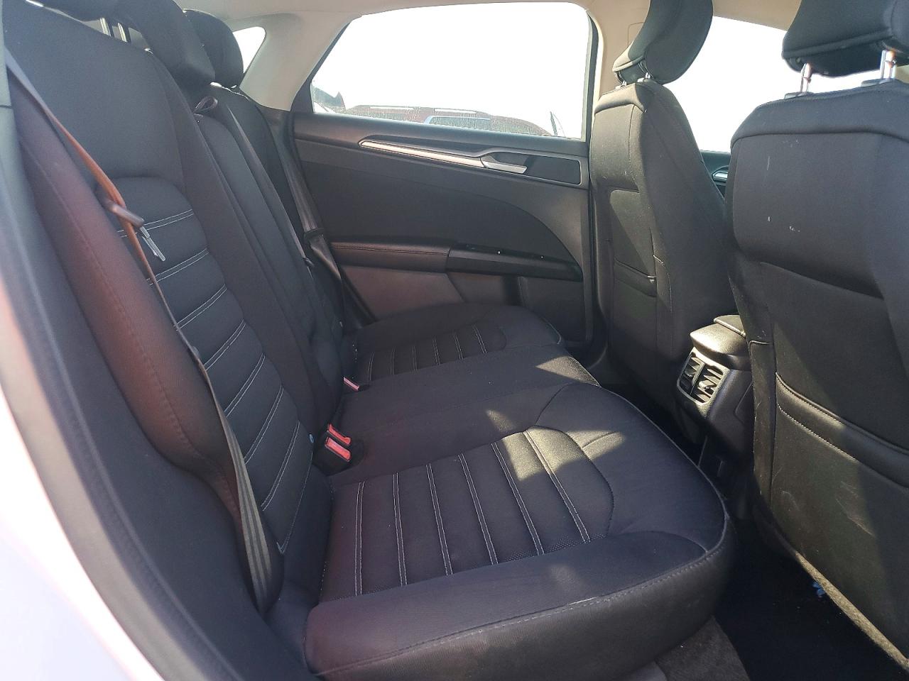 2015 Ford Fusion Se Белый vin: 1FA6P0H71F5115442