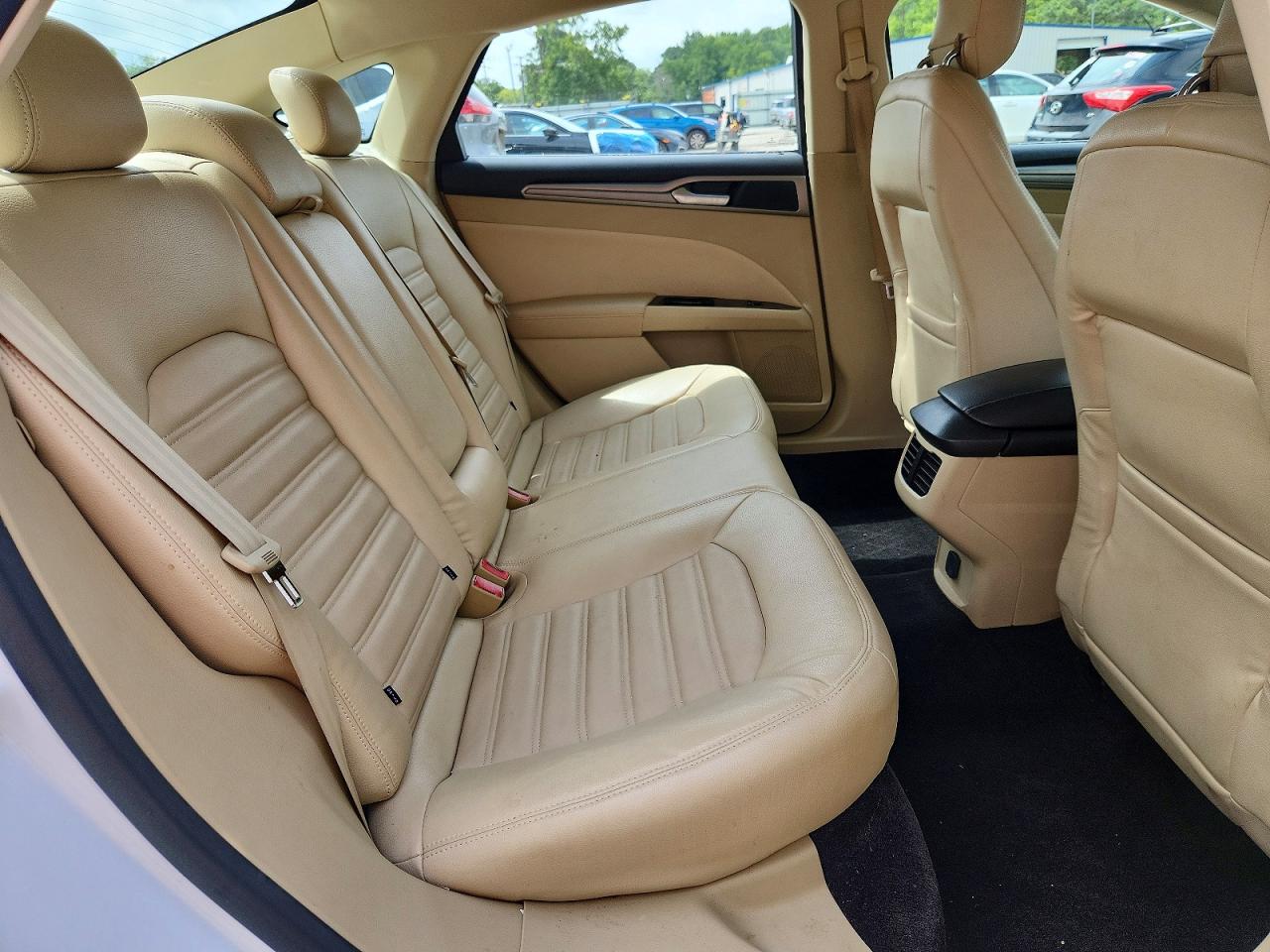 2014 Ford Fusion Se White vin: 1FA6P0H72E5390073