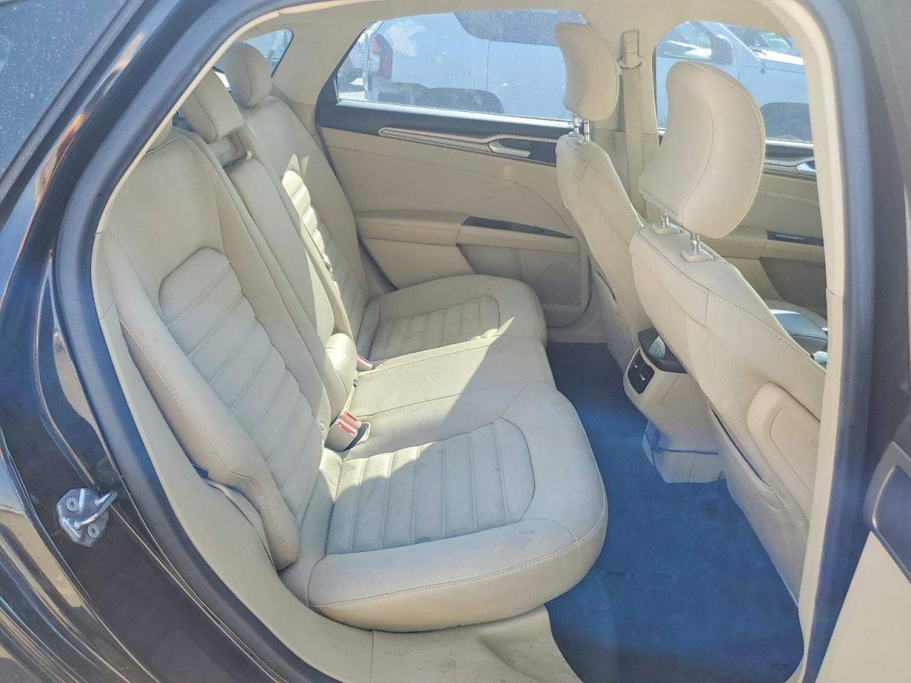 2015 Ford Fusion Se Черный vin: 1FA6P0H72F5125980