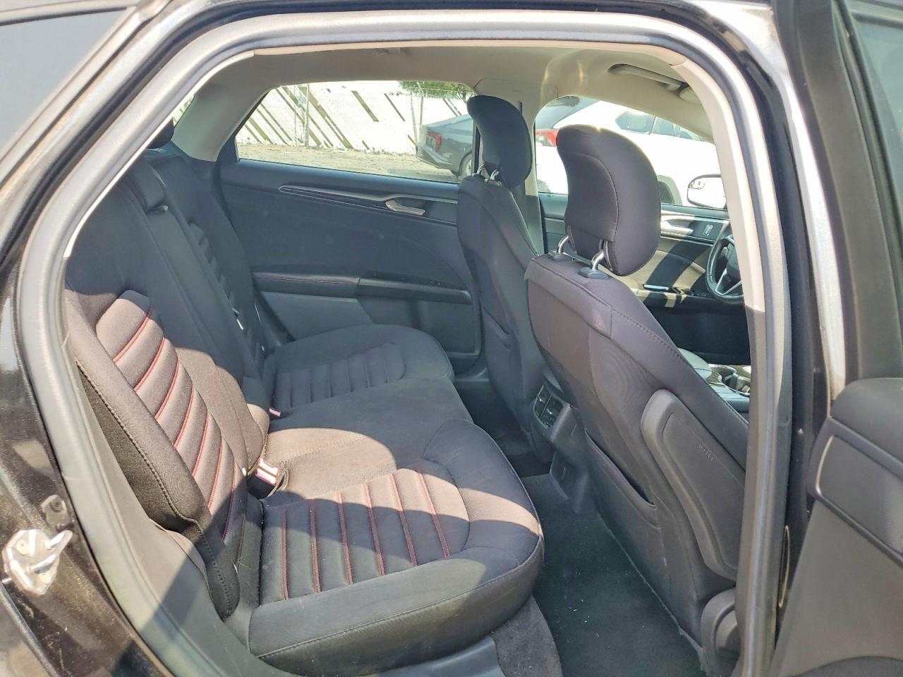 2014 Ford Fusion Se Черный vin: 1FA6P0H74E5402630