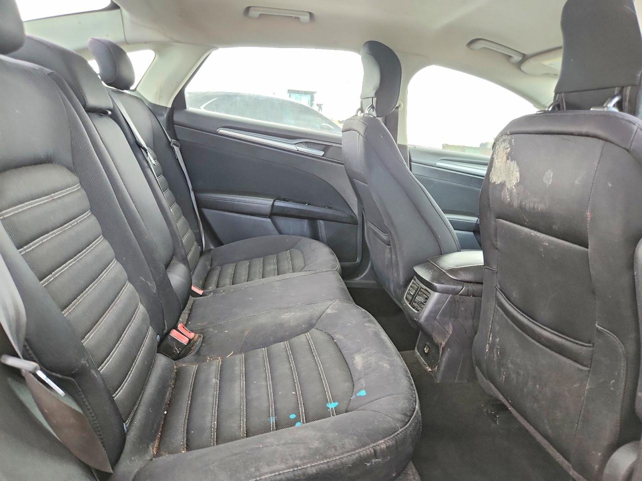 2015 Ford Fusion Se Серебряный vin: 1FA6P0H75F5107196
