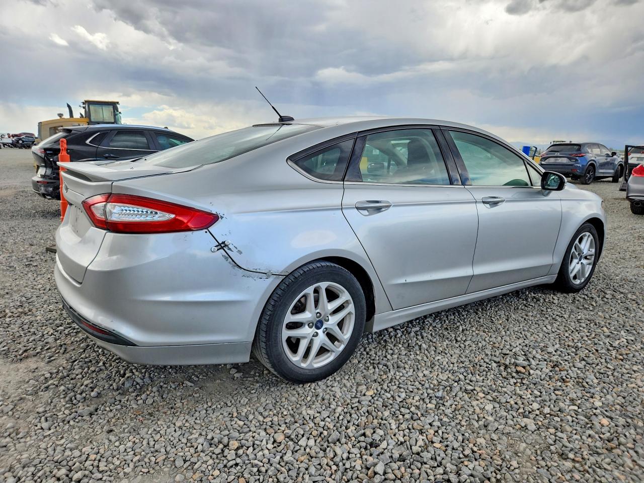 2015 Ford Fusion Se Серебряный vin: 1FA6P0H75F5107196