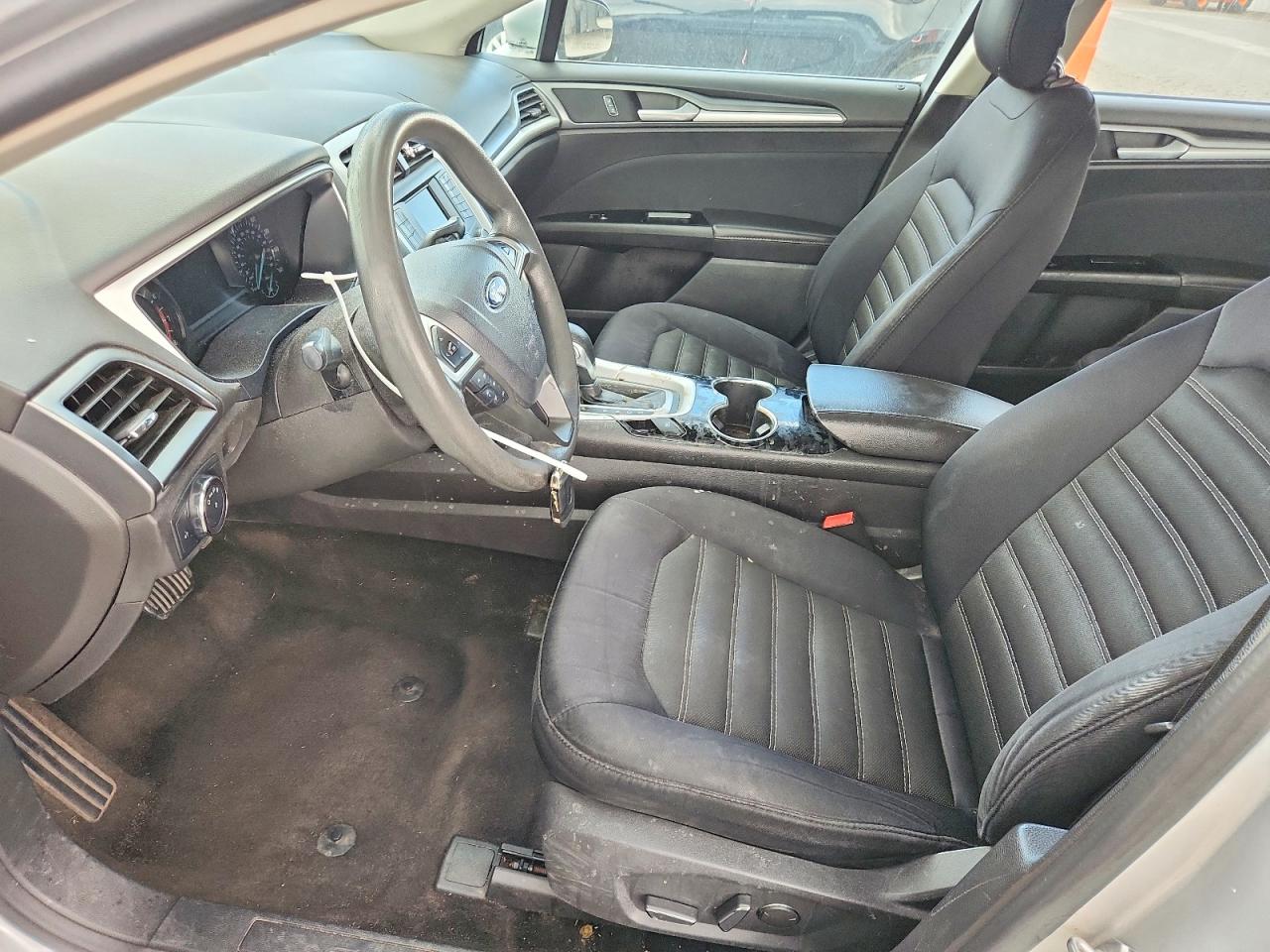 2015 Ford Fusion Se Серебряный vin: 1FA6P0H75F5107196
