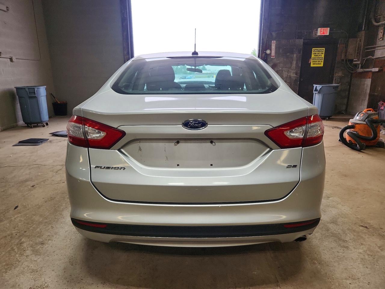 2014 Ford Fusion Se Серебряный vin: 1FA6P0H76E5378248