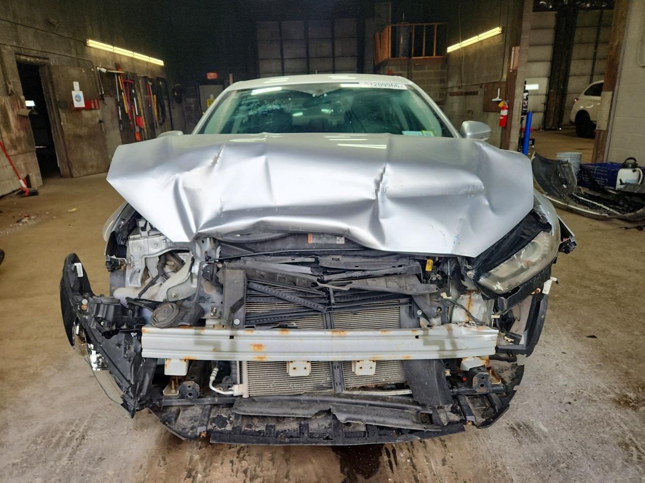 2014 Ford Fusion Se Серебряный vin: 1FA6P0H76E5378248