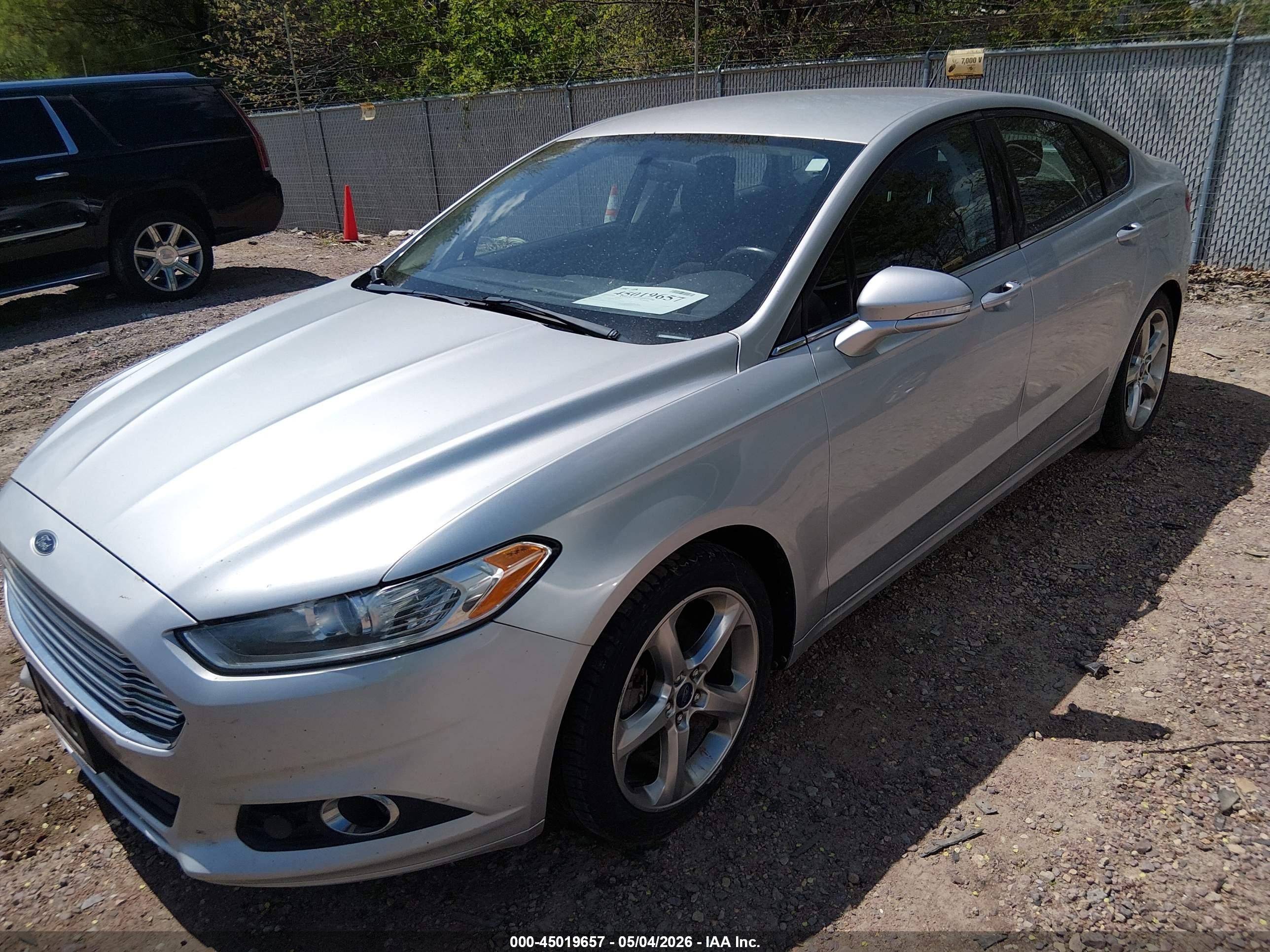 2014 Ford Fusion Se Серебряный vin: 1FA6P0H79E5385212