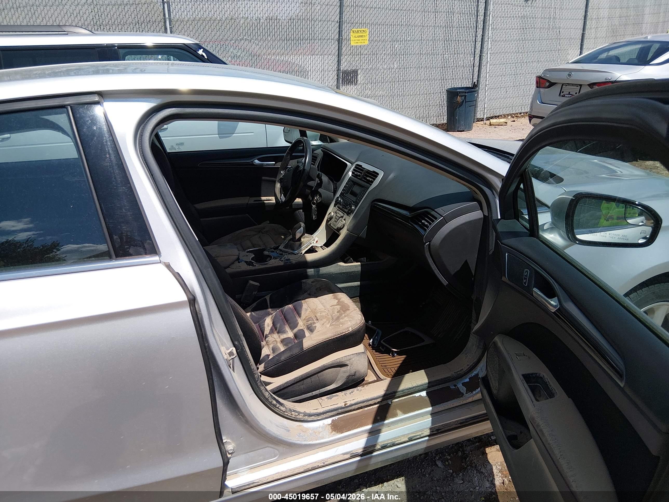 2014 Ford Fusion Se Серебряный vin: 1FA6P0H79E5385212