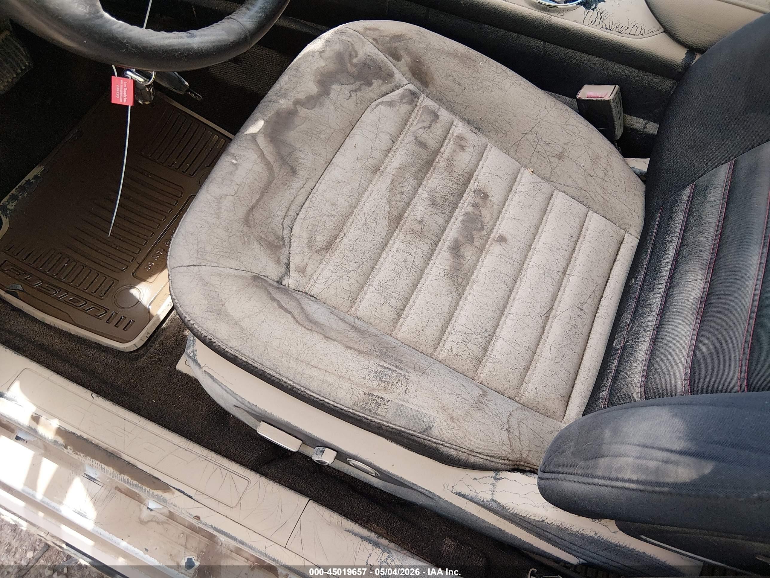 2014 Ford Fusion Se Серебряный vin: 1FA6P0H79E5385212