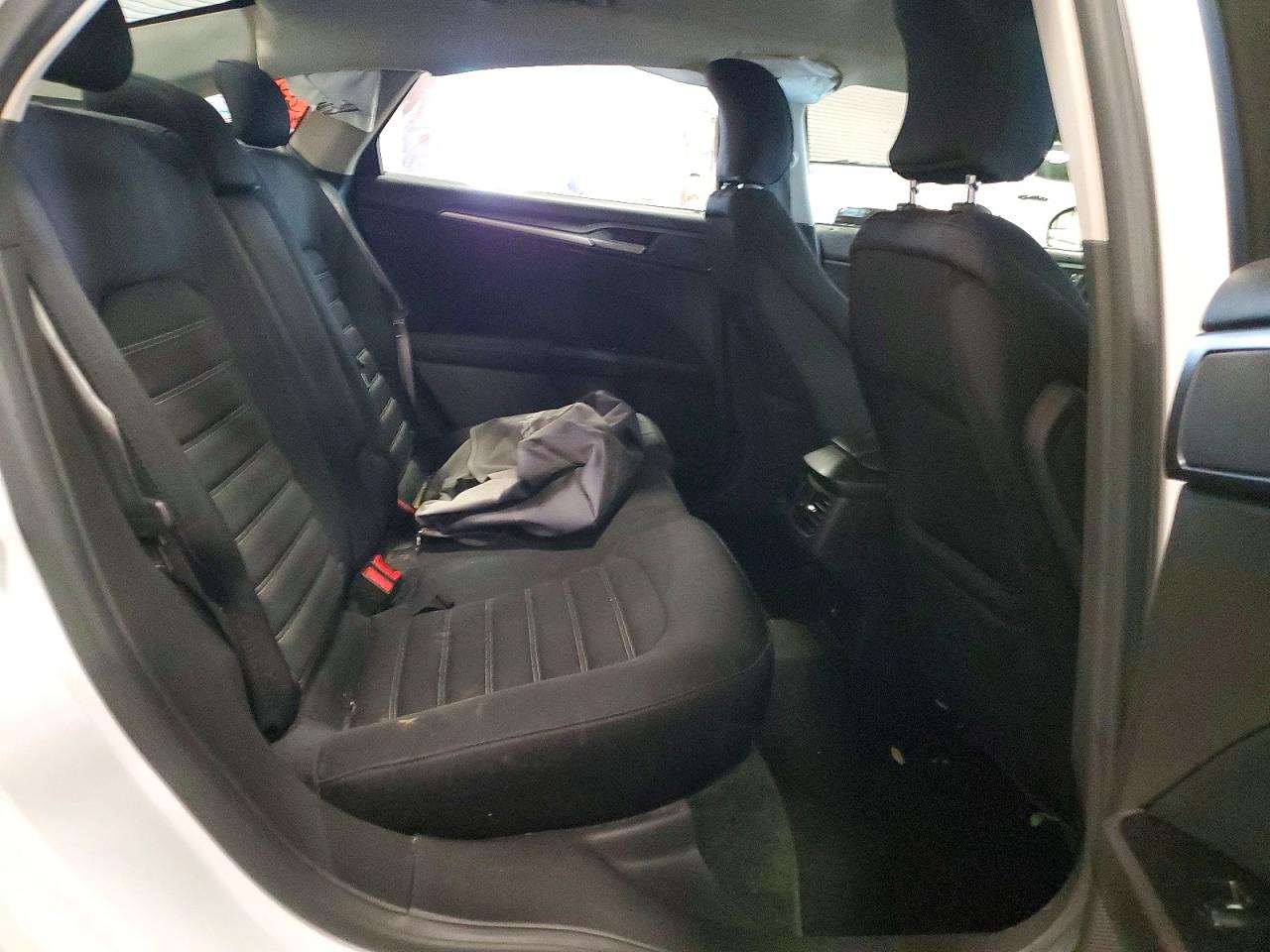 2015 Ford Fusion Se Белый vin: 1FA6P0H7XF5130392
