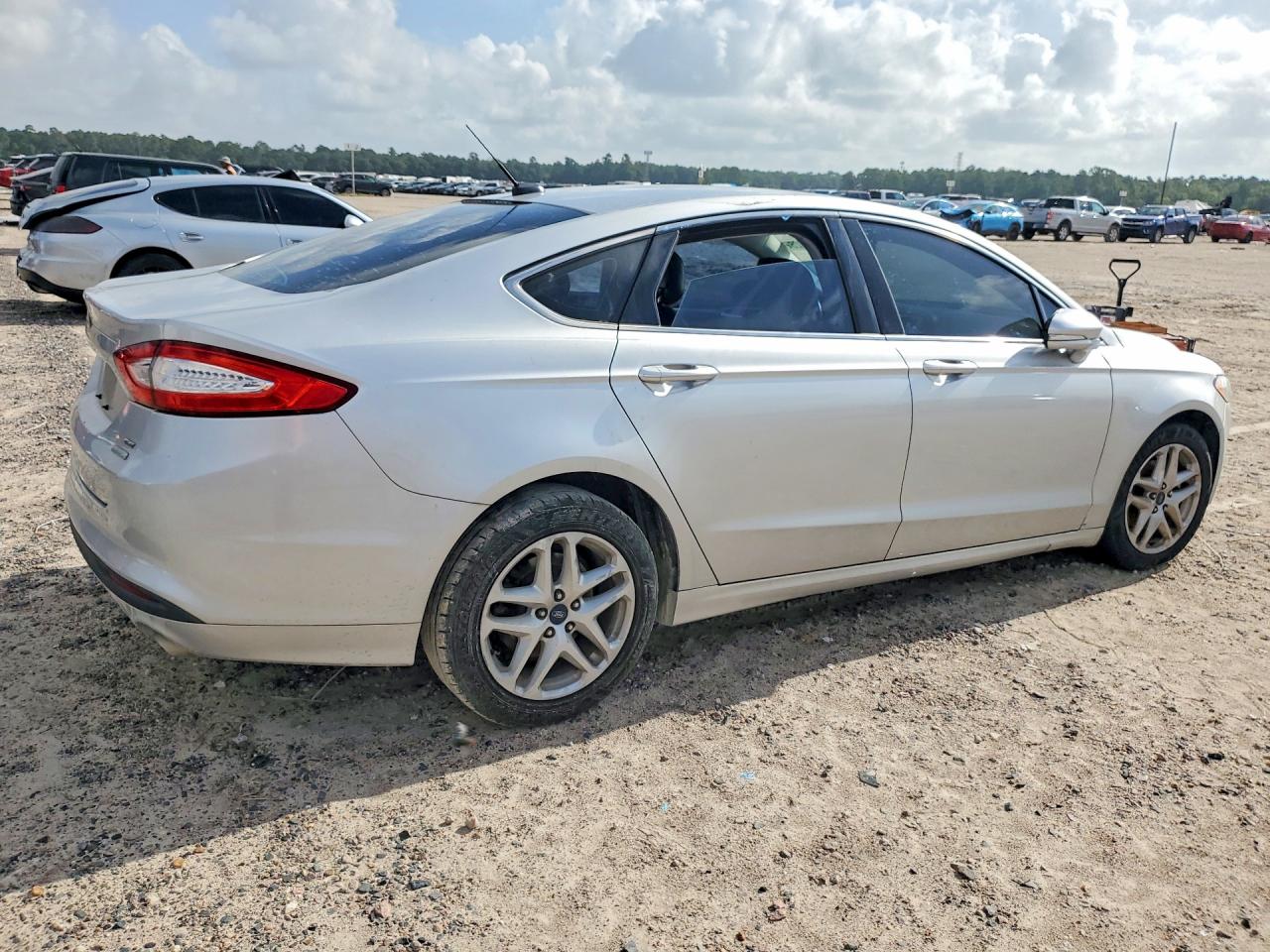 2014 Ford Fusion Se Серебряный vin: 1FA6P0HD1E5374114