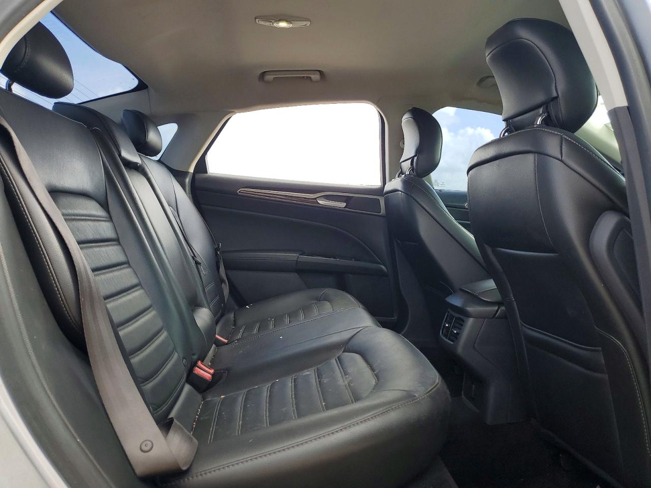 2014 Ford Fusion Se Серебряный vin: 1FA6P0HD1E5374114