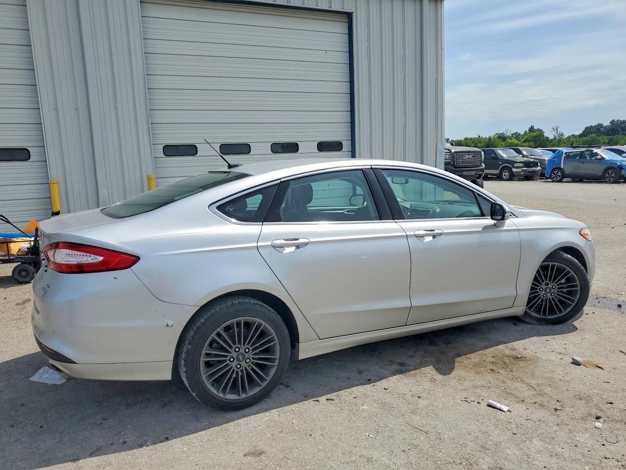 2014 Ford Fusion Se Серебряный vin: 1FA6P0HD9E5375253