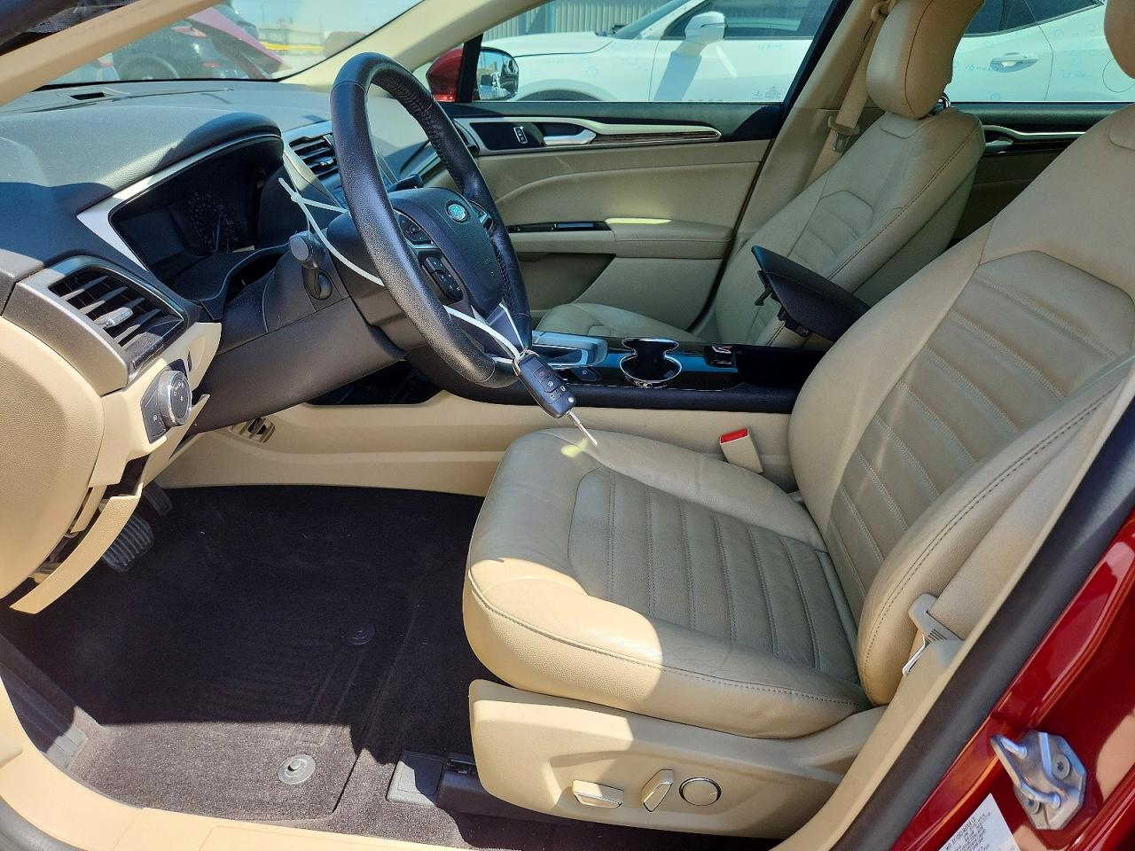 2014 Ford Fusion Se Red vin: 1FA6P0HDXE5386732