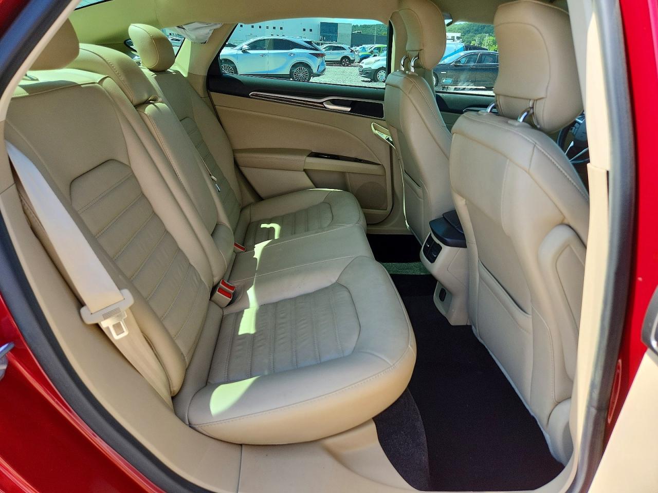 2014 Ford Fusion Se Red vin: 1FA6P0HDXE5386732