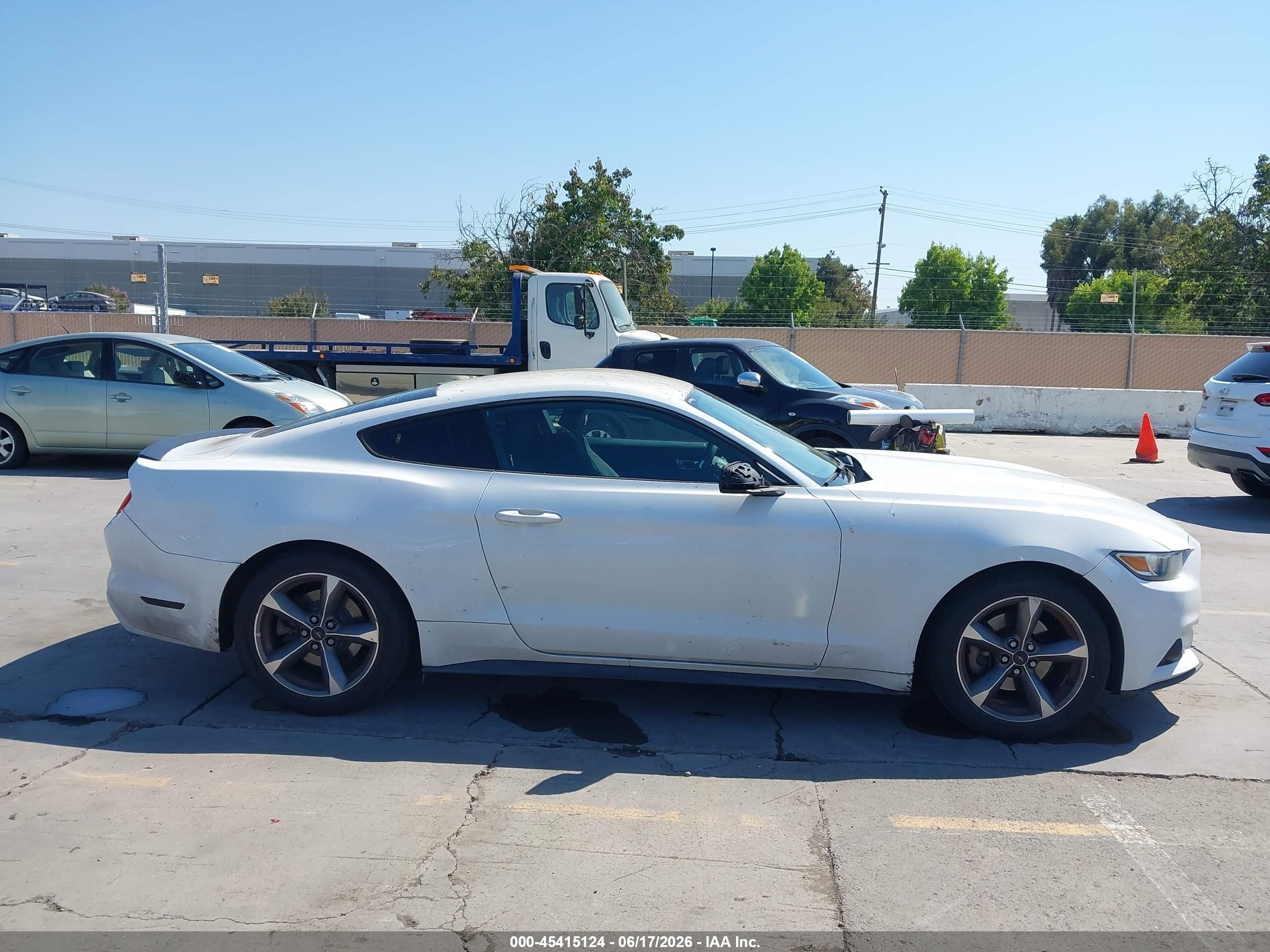 2015 Ford Mustang V6 White vin: 1FA6P8AM0F5364166