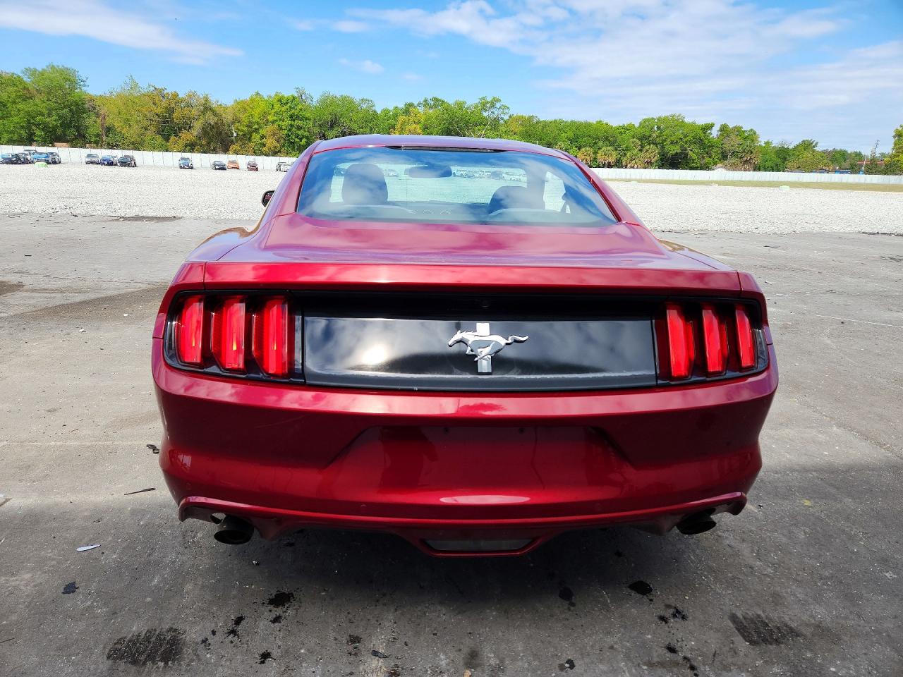 2015 Ford Mustang Red vin: 1FA6P8AM0F5367228