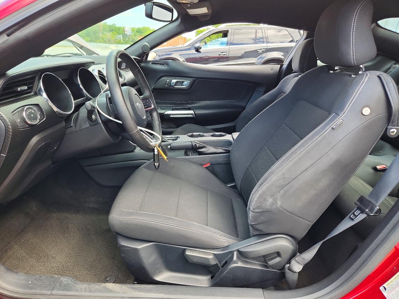 2015 Ford Mustang Red vin: 1FA6P8AM0F5367228