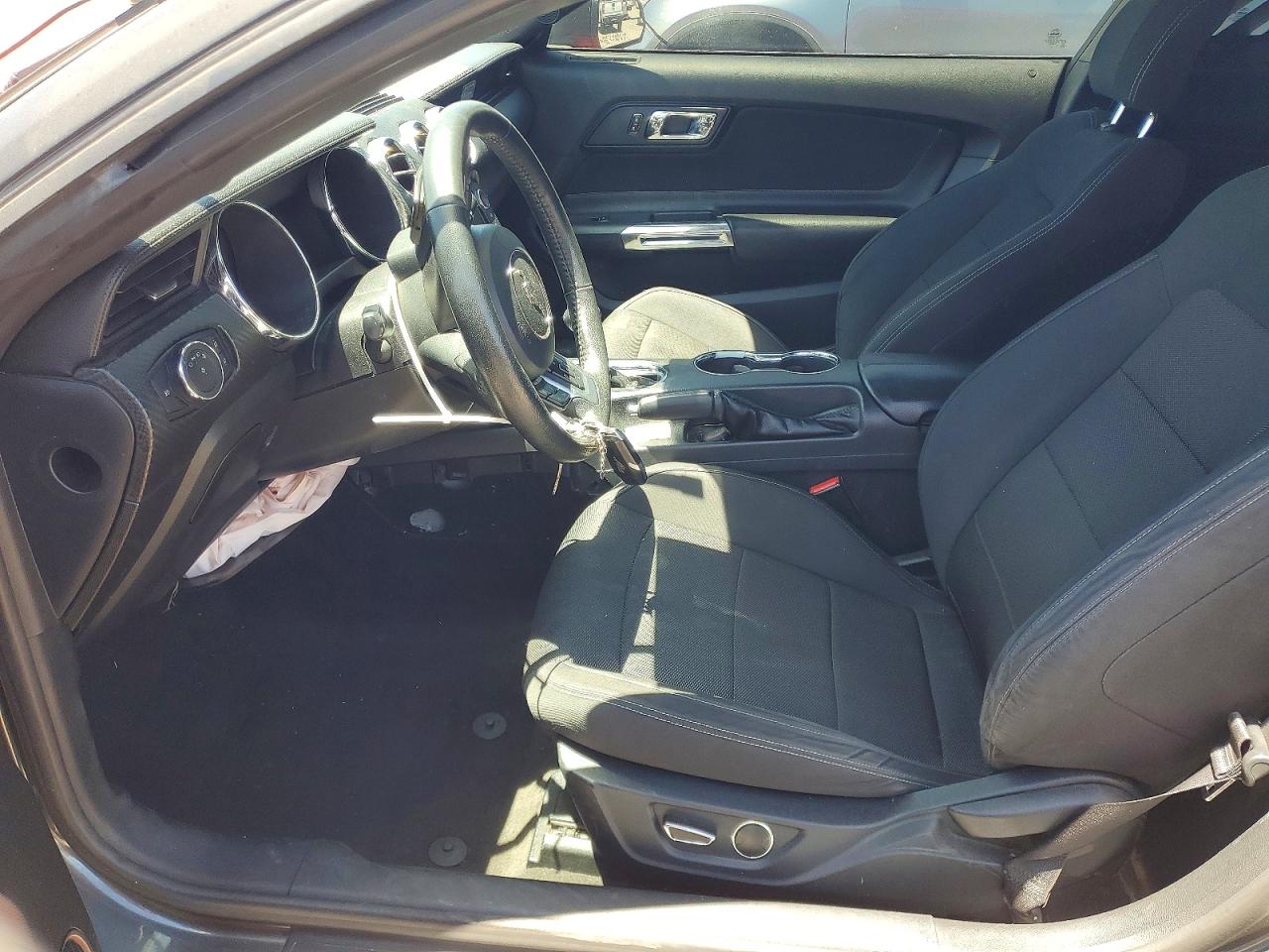 2015 Ford Mustang Red vin: 1FA6P8AM0F5405119