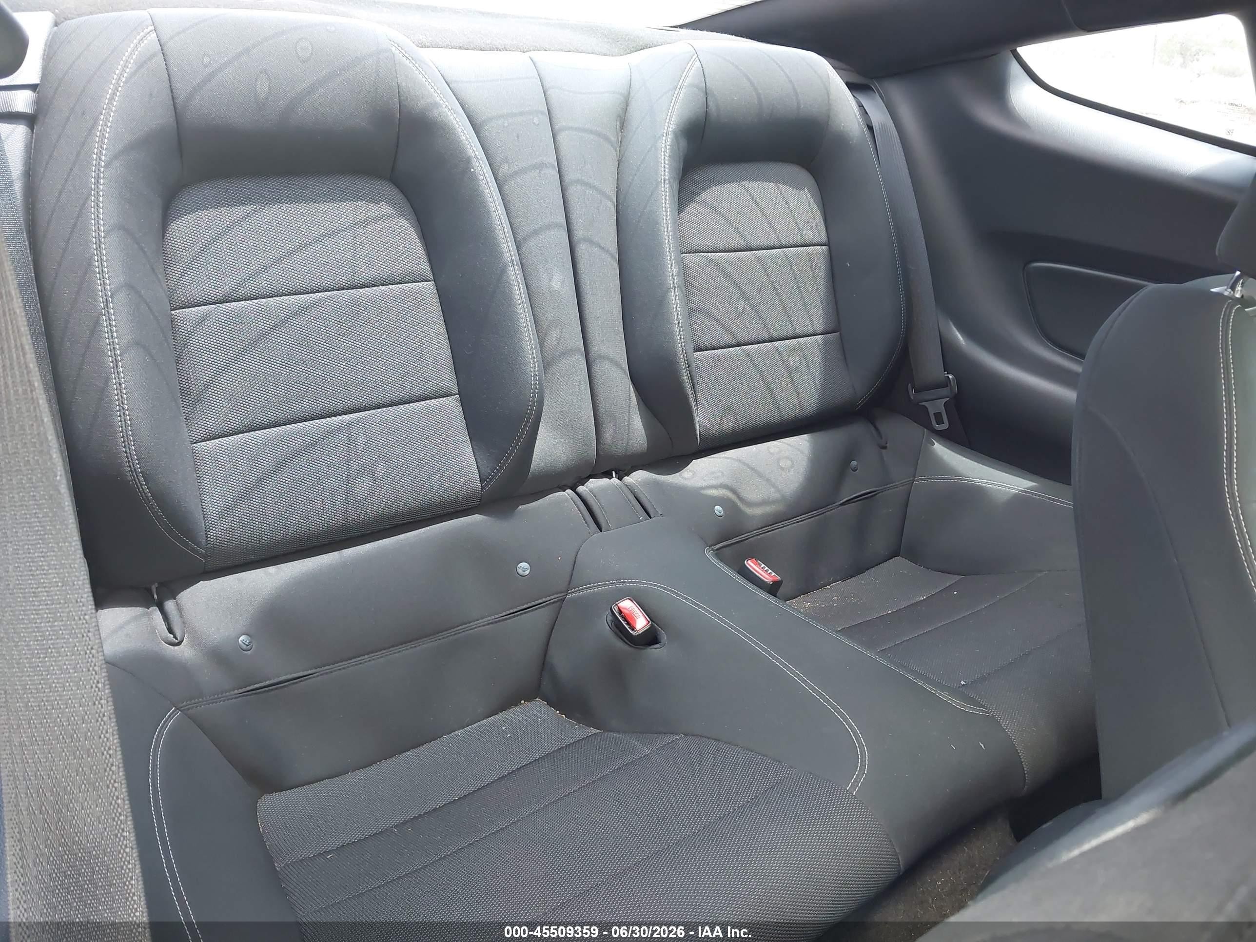 2015 Ford Mustang V6 Silver vin: 1FA6P8AM0F5418386