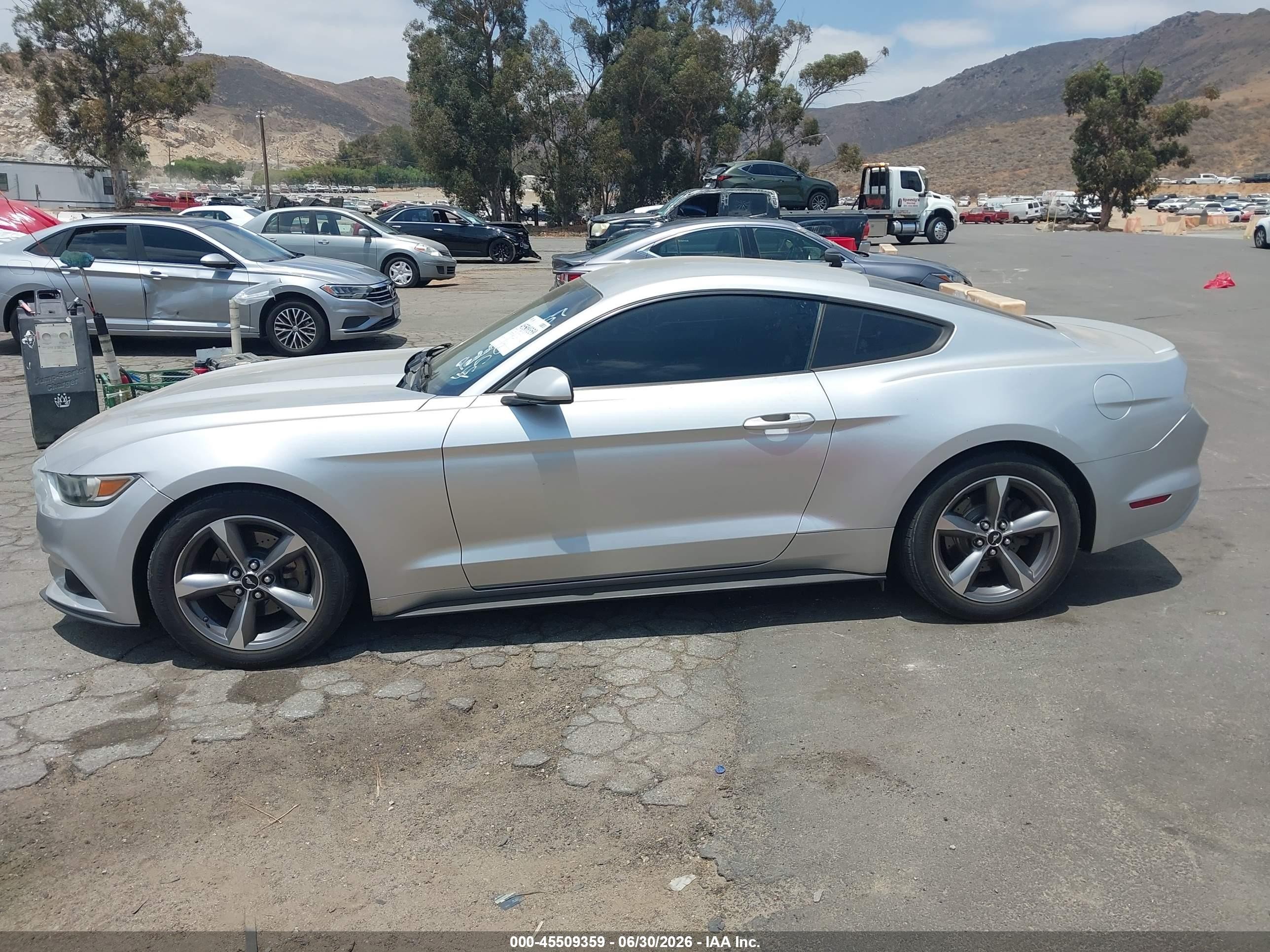 2015 Ford Mustang V6 Silver vin: 1FA6P8AM0F5418386