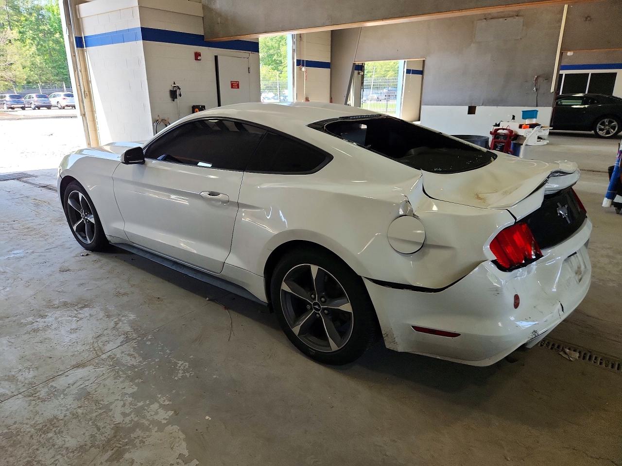 2015 Ford Mustang White vin: 1FA6P8AM1F5308656