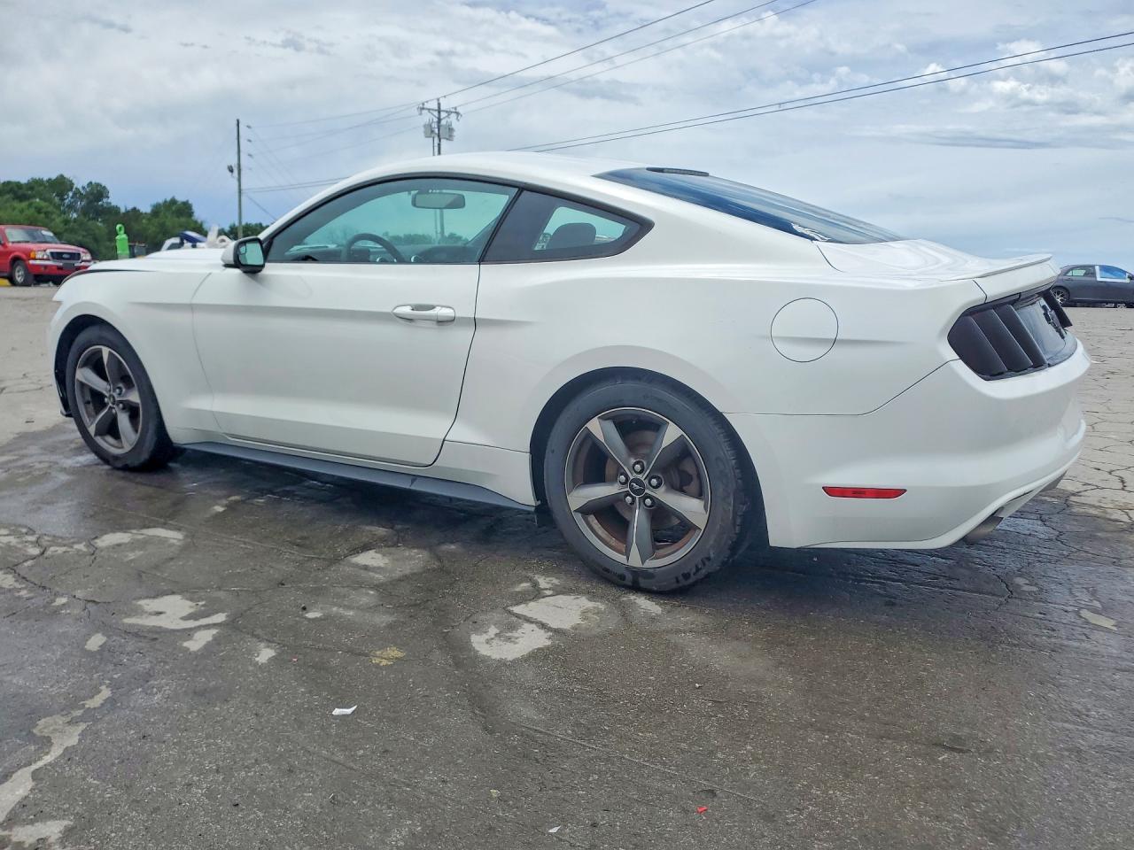 2015 Ford Mustang White vin: 1FA6P8AM2F5429325
