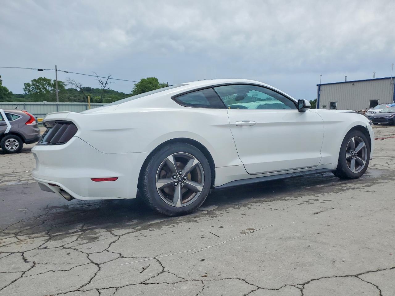 2015 Ford Mustang White vin: 1FA6P8AM2F5429325