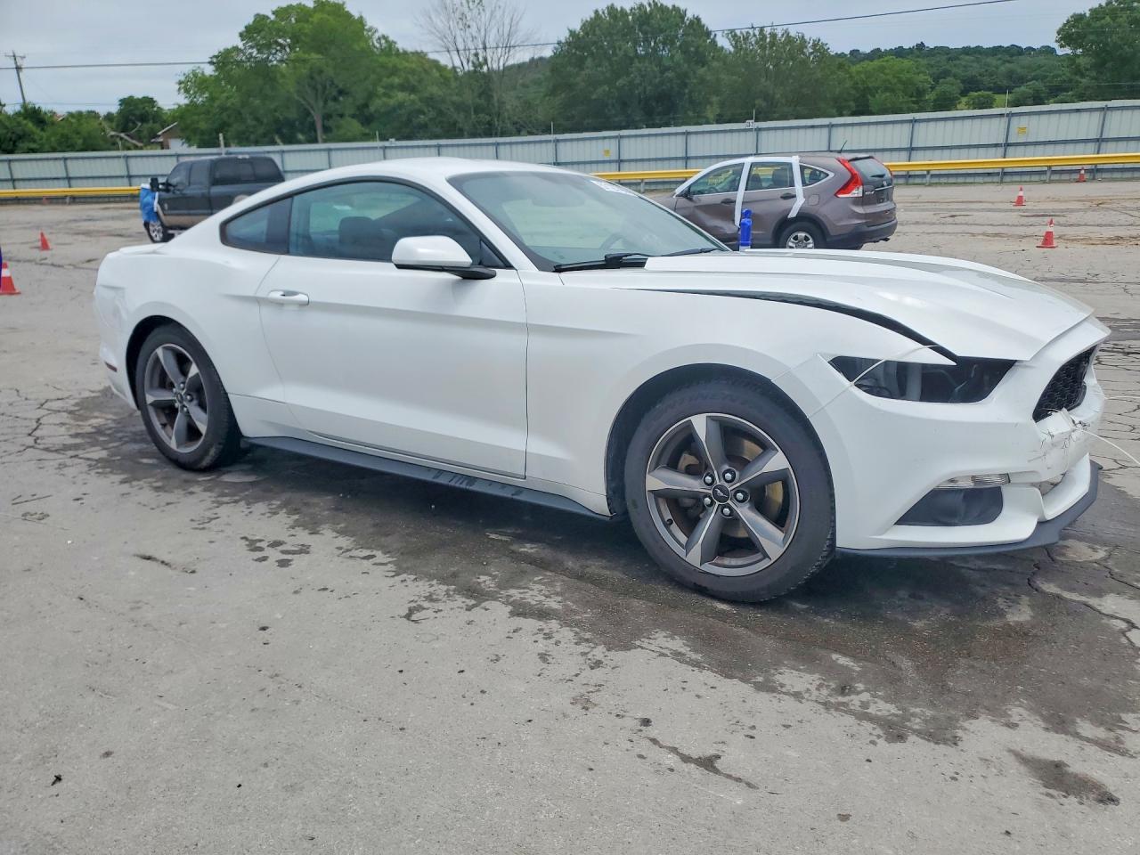 2015 Ford Mustang White vin: 1FA6P8AM2F5429325