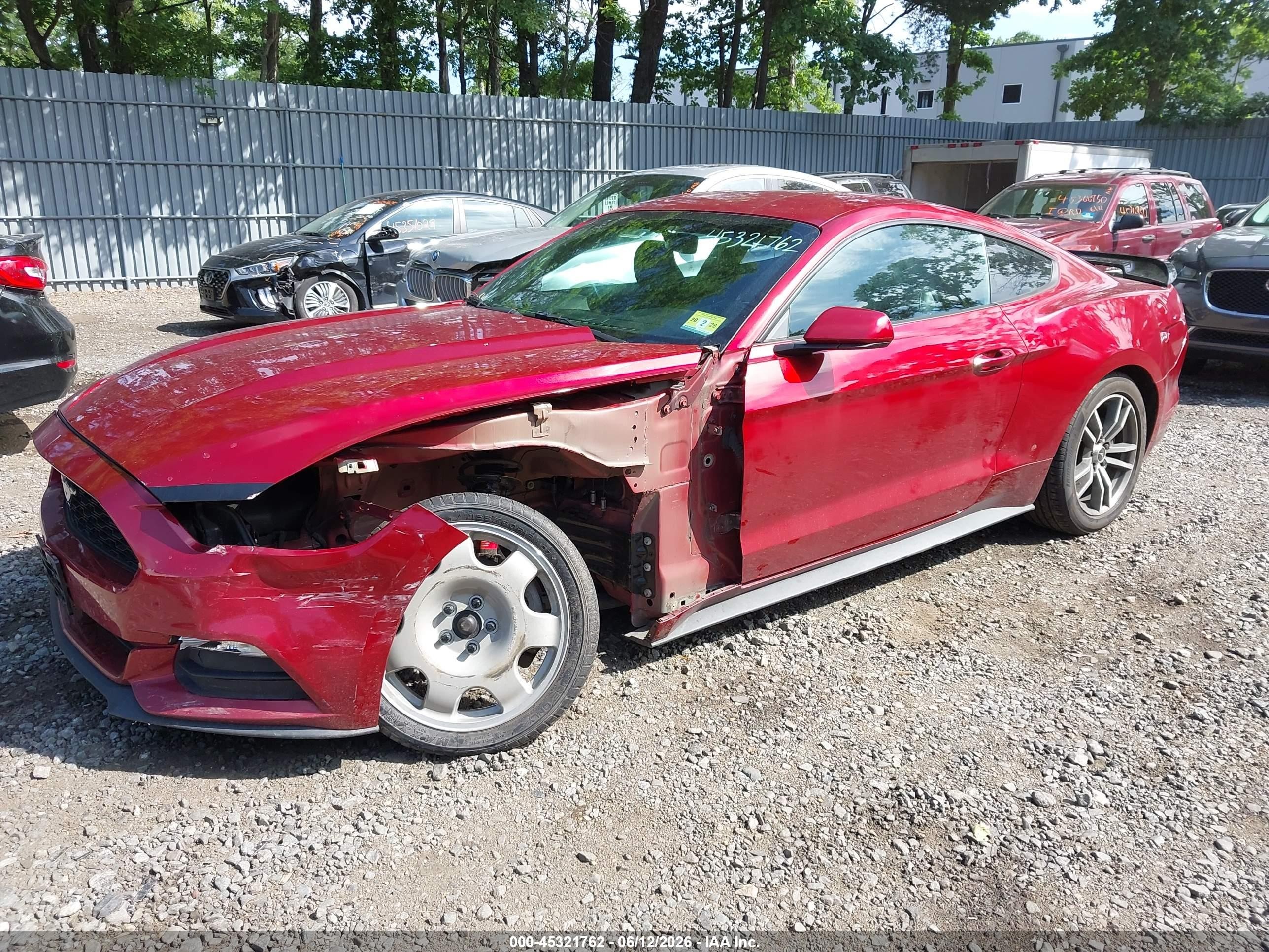 2015 Ford Mustang V6 Красный vin: 1FA6P8AM3F5429723