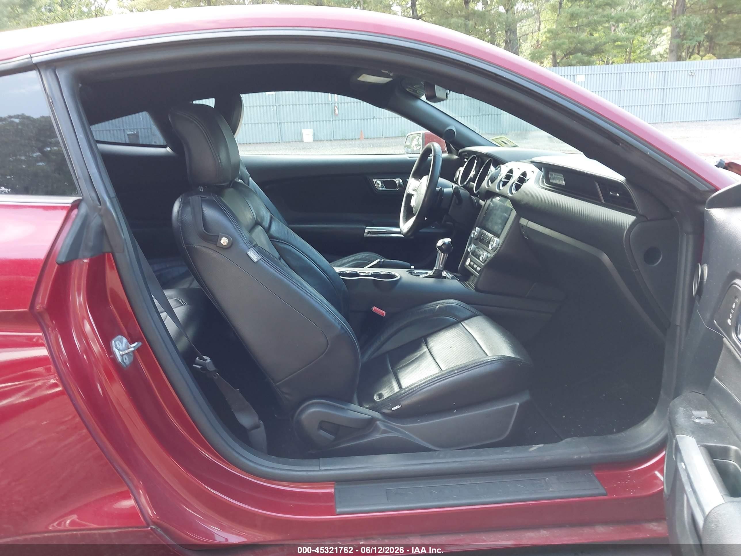 2015 Ford Mustang V6 Красный vin: 1FA6P8AM3F5429723
