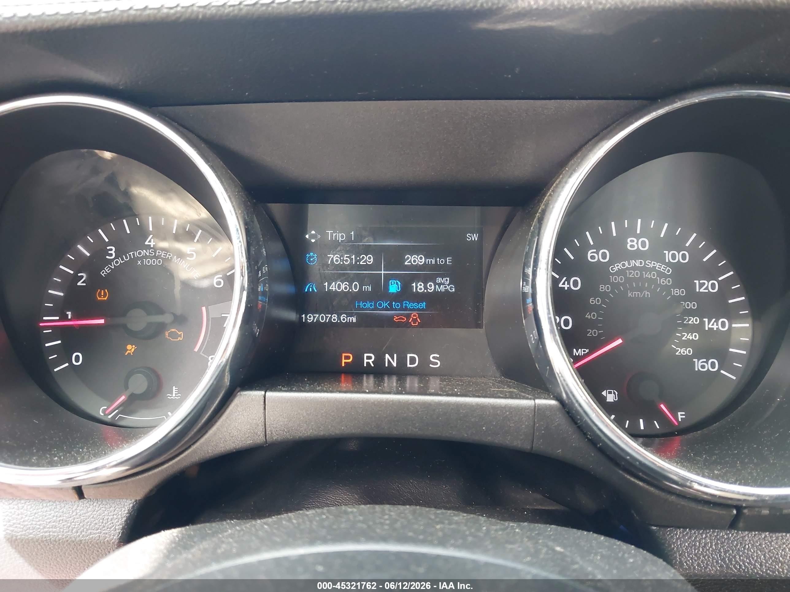 2015 Ford Mustang V6 Красный vin: 1FA6P8AM3F5429723
