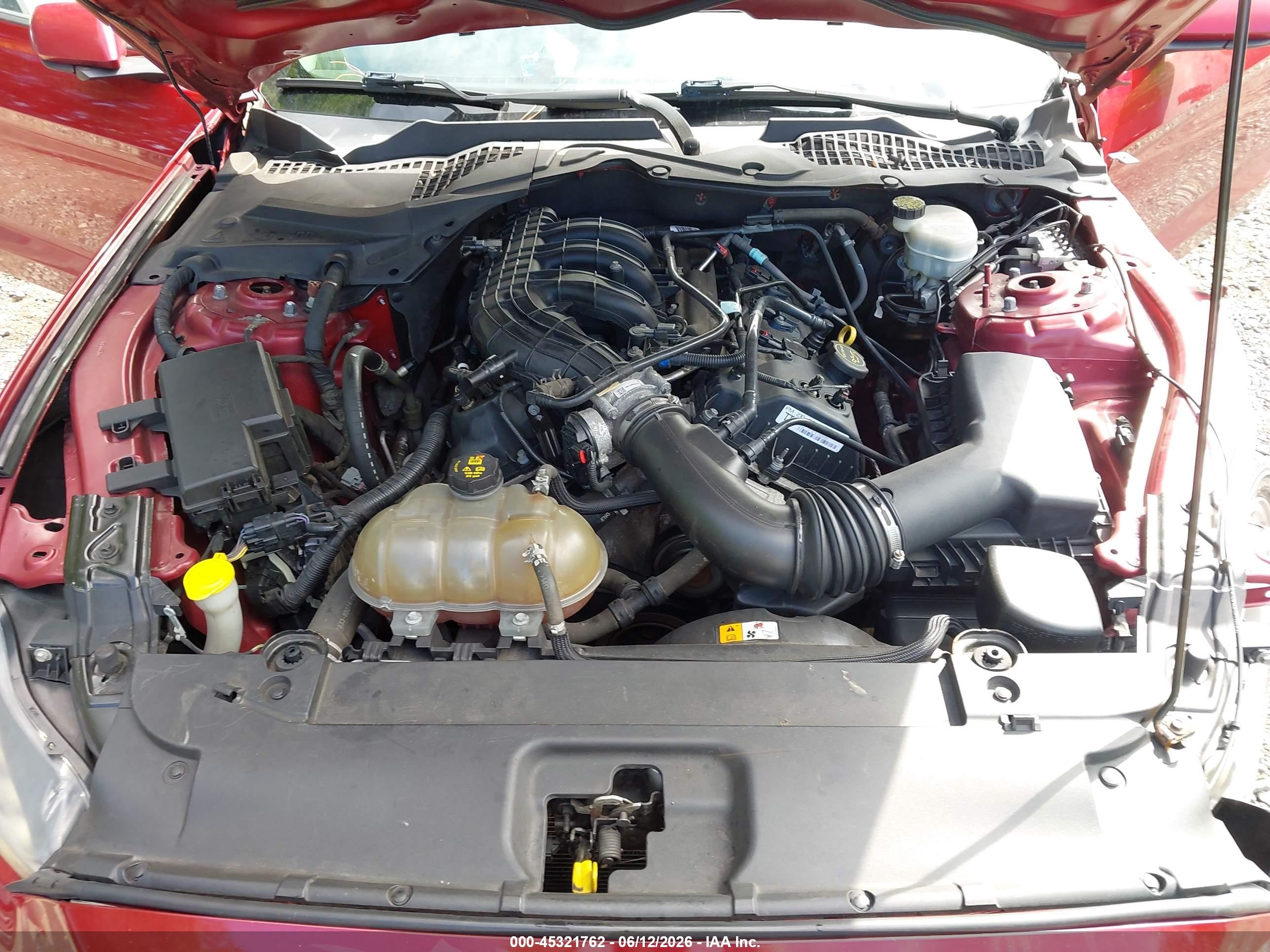 2015 Ford Mustang V6 Красный vin: 1FA6P8AM3F5429723