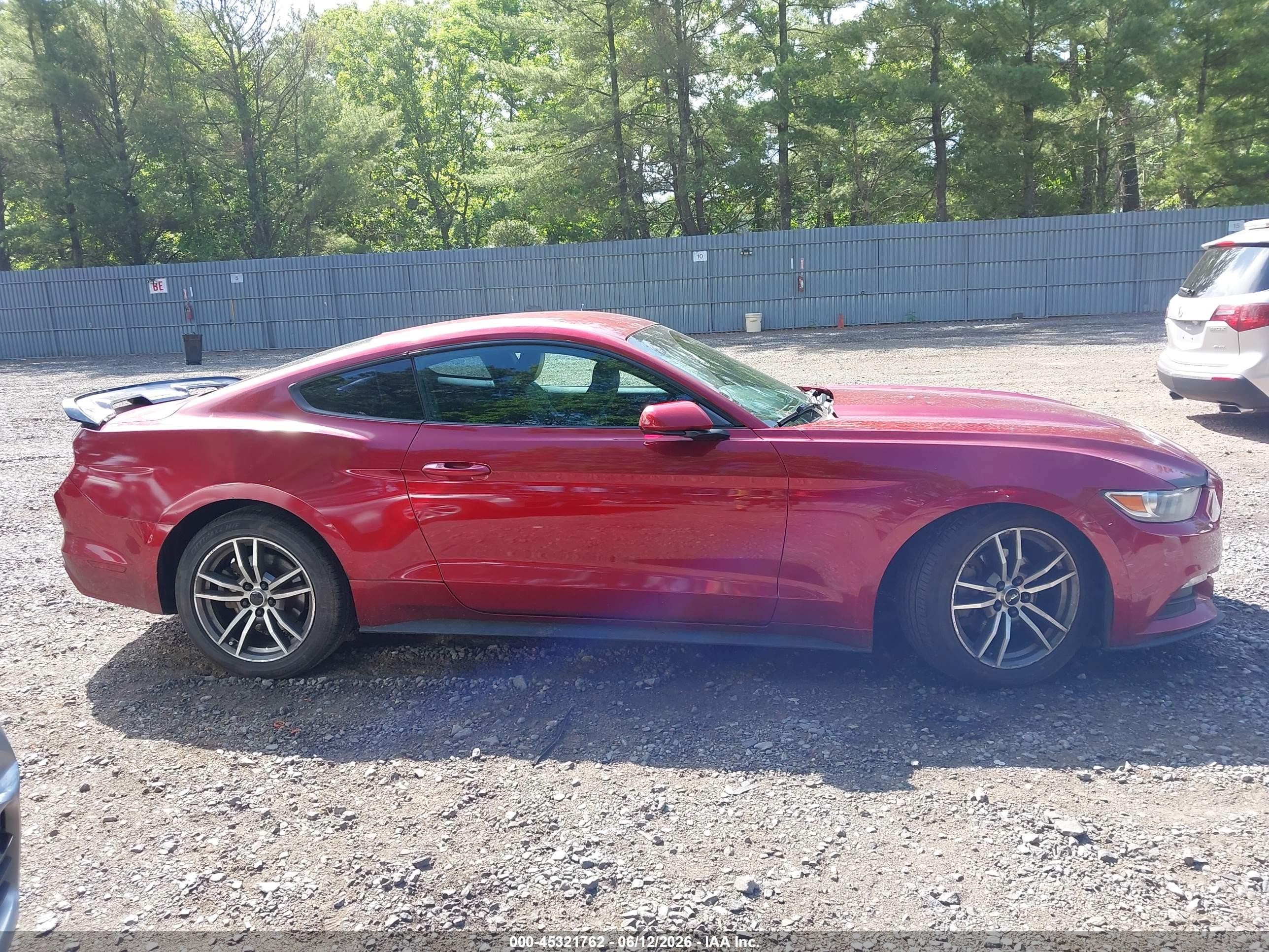 2015 Ford Mustang V6 Красный vin: 1FA6P8AM3F5429723