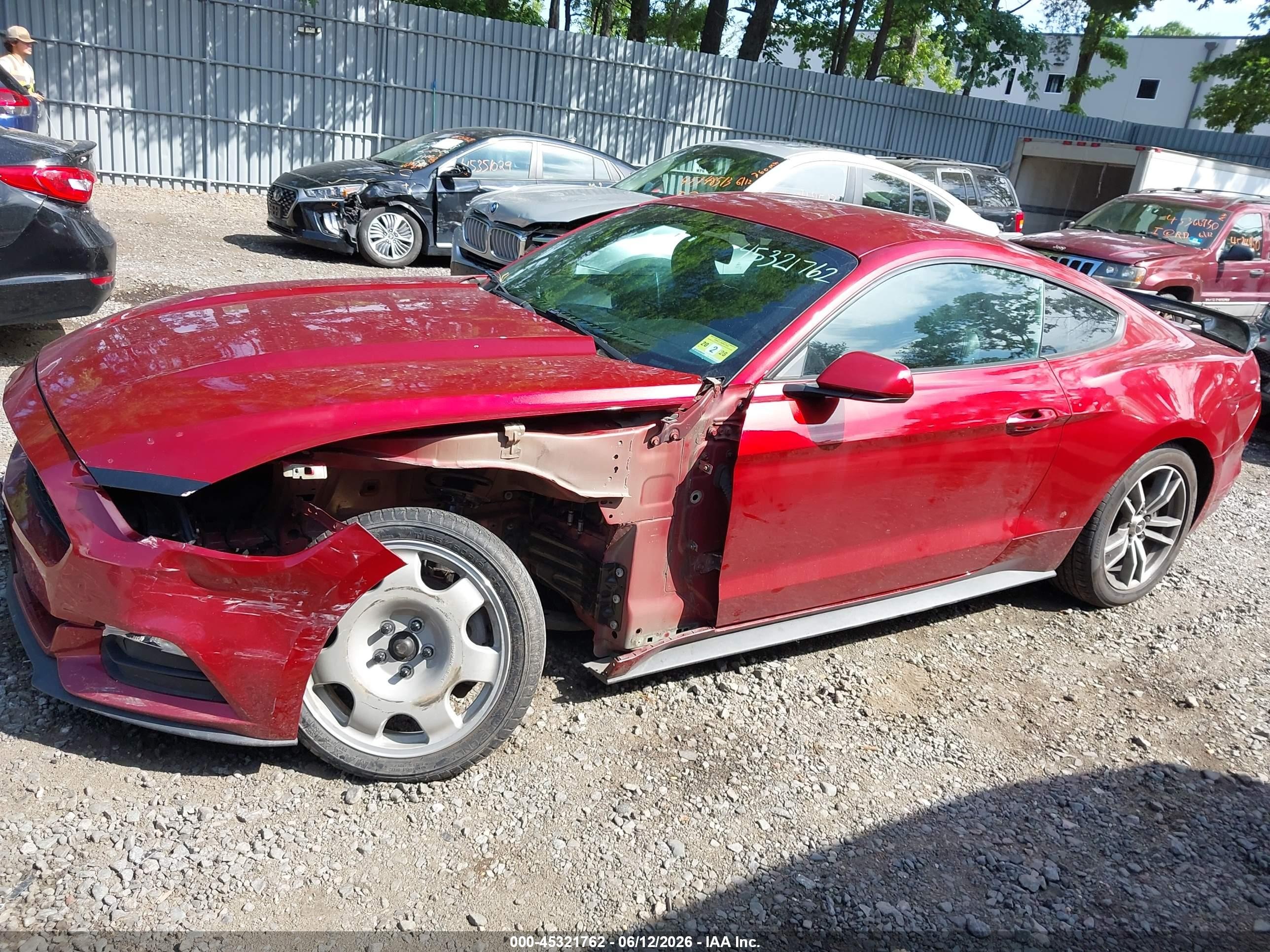 2015 Ford Mustang V6 Красный vin: 1FA6P8AM3F5429723