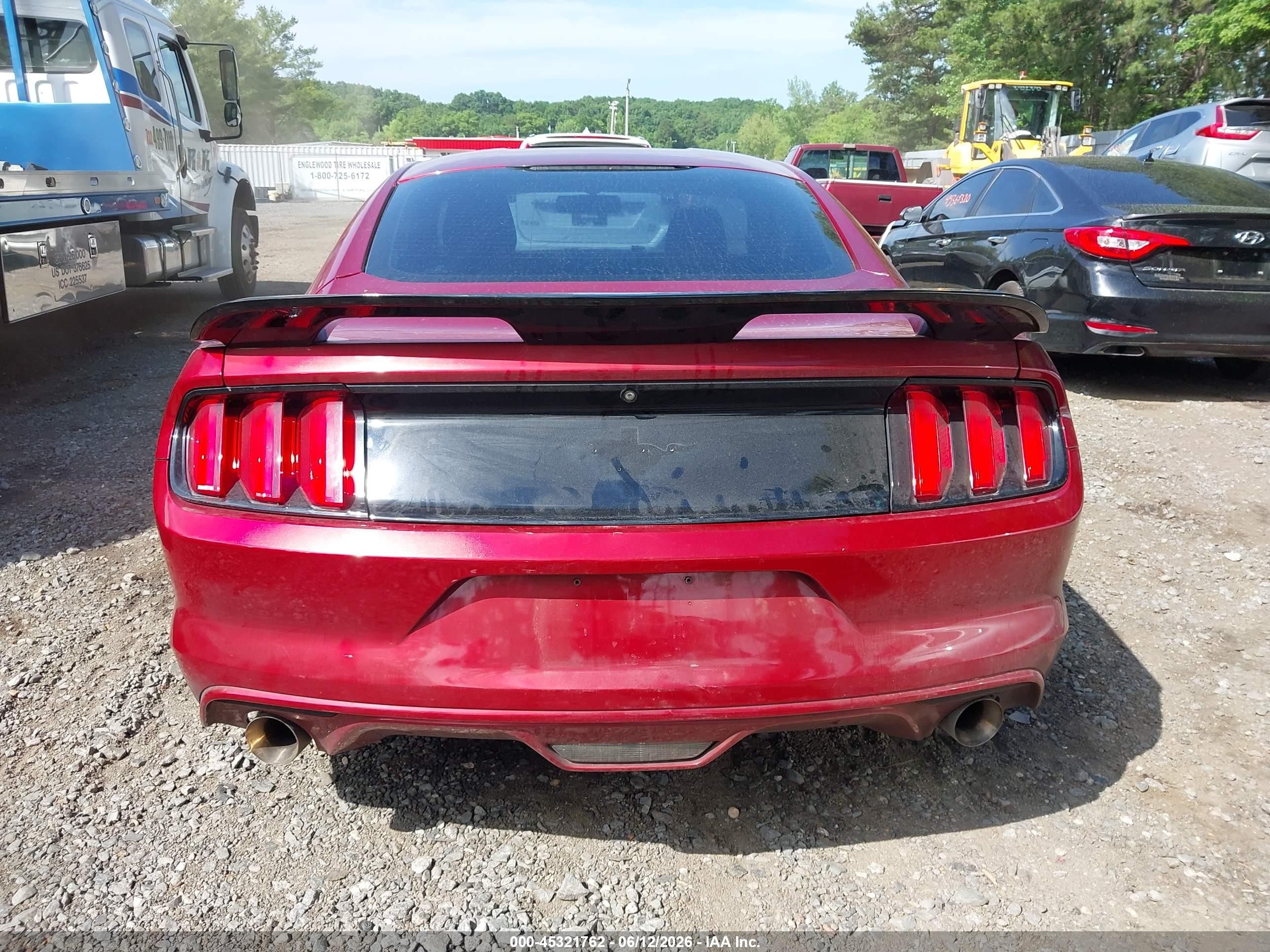2015 Ford Mustang V6 Красный vin: 1FA6P8AM3F5429723