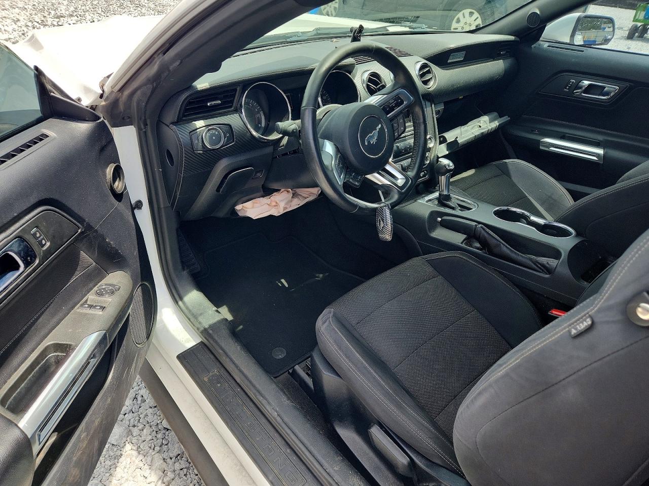 2015 Ford Mustang Белый vin: 1FA6P8AM4F5379852