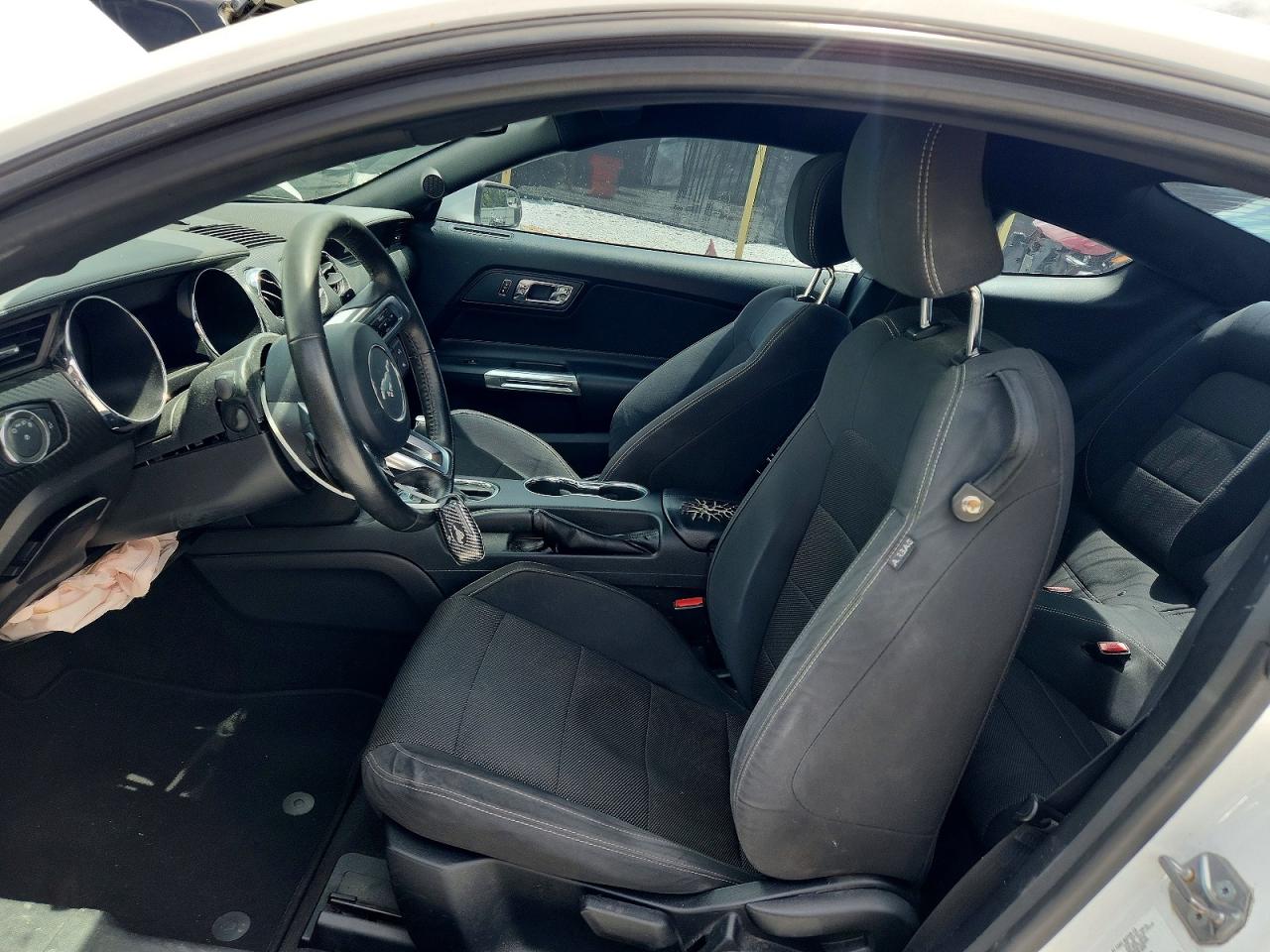 2015 Ford Mustang Белый vin: 1FA6P8AM4F5379852