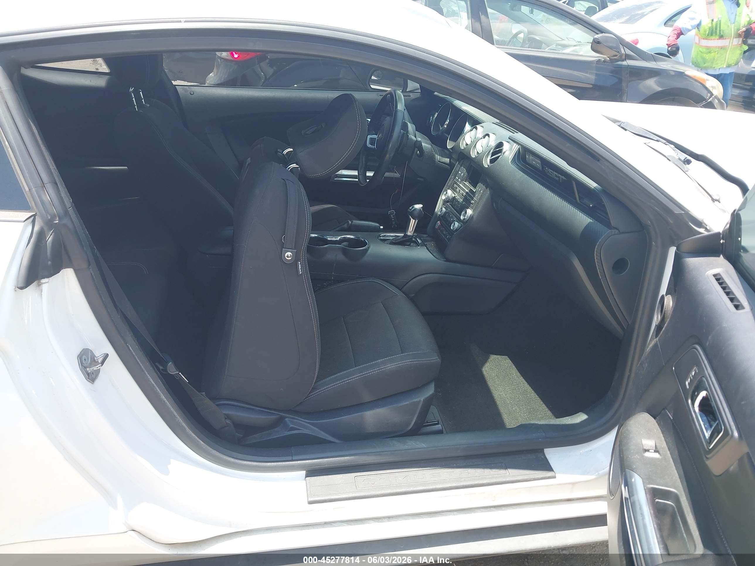2015 Ford Mustang V6 White vin: 1FA6P8AM4F5399602